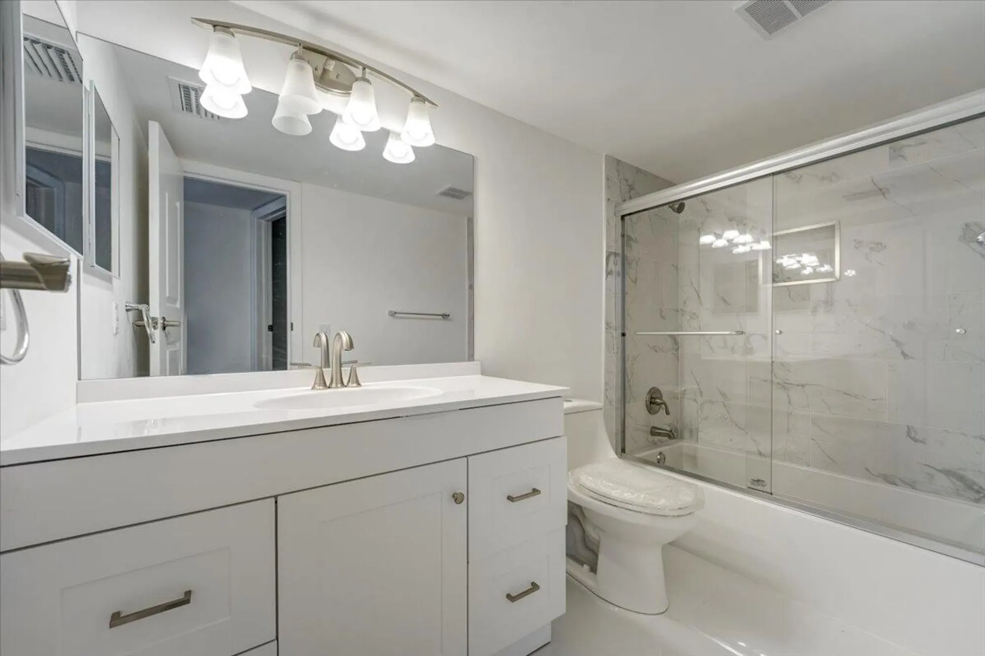 Property Slideshow image 8 of 19 | 3601 inverrary dr 102, Lauderhill, FL, 33319