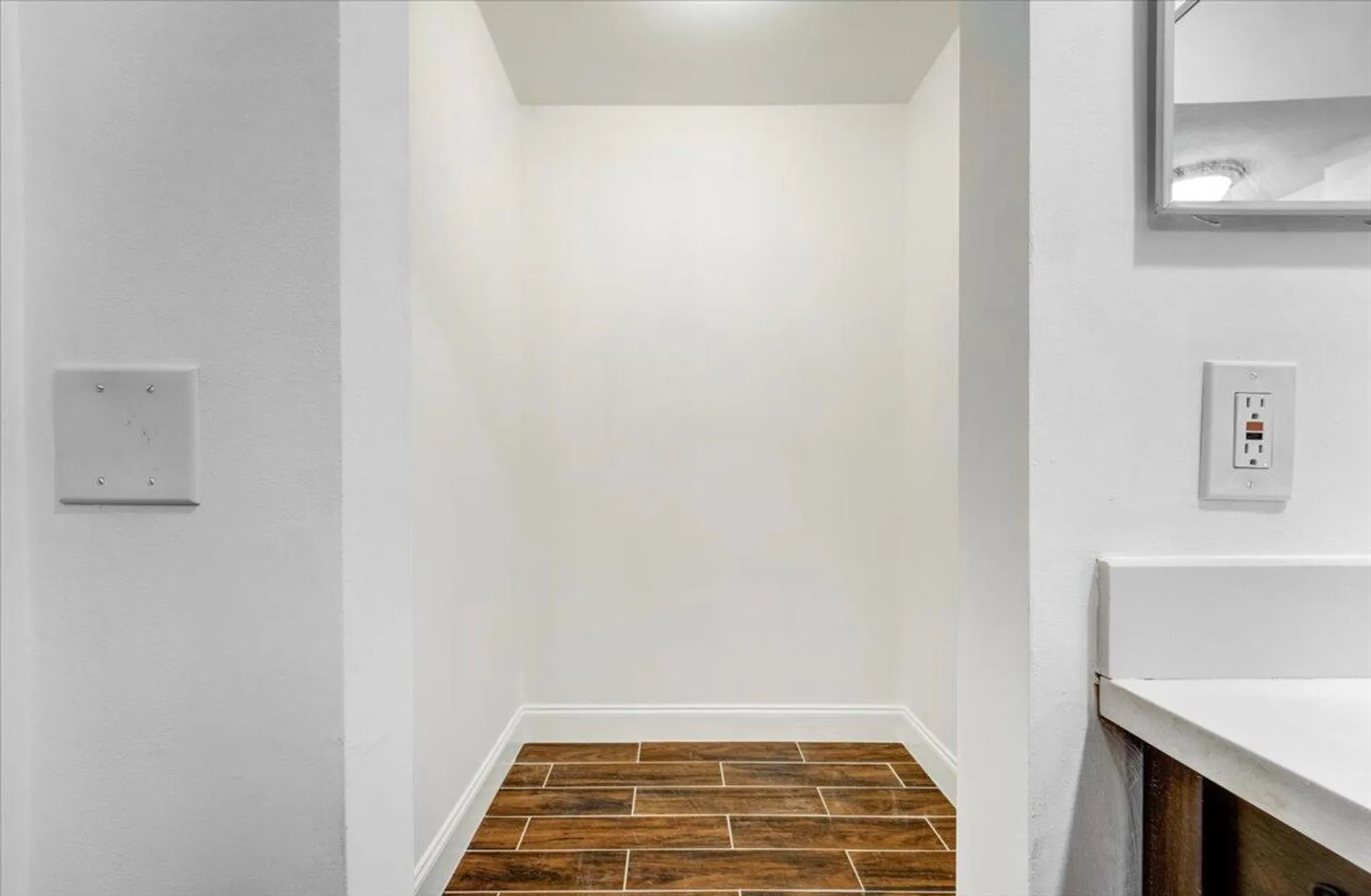 Property Slideshow image 15 of 19 | 3601 inverrary dr 102, Lauderhill, FL, 33319