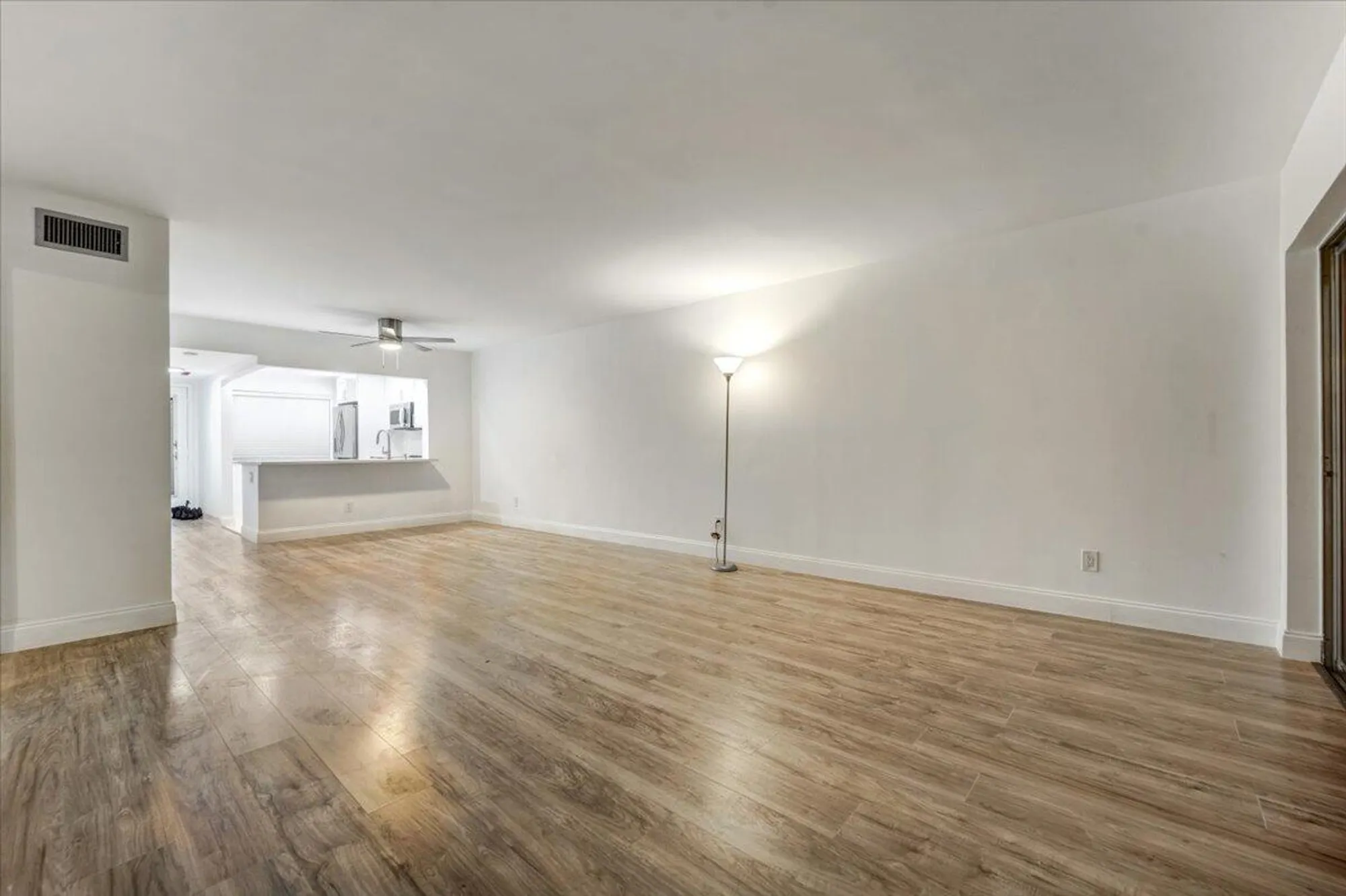 Property Slideshow image 5 of 19 | 3601 inverrary dr 102, Lauderhill, FL, 33319