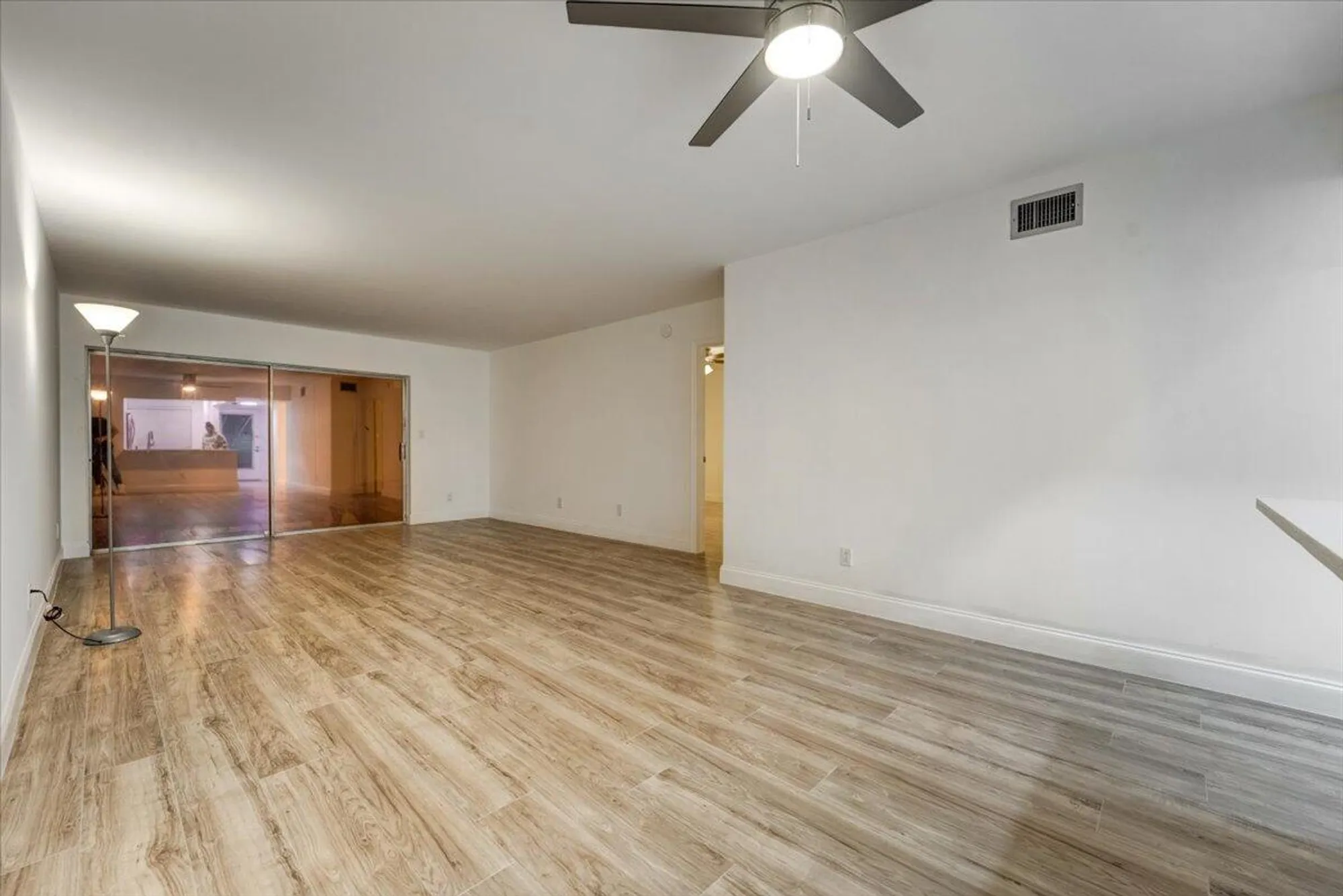 Property Slideshow image 6 of 19 | 3601 inverrary dr 102, Lauderhill, FL, 33319