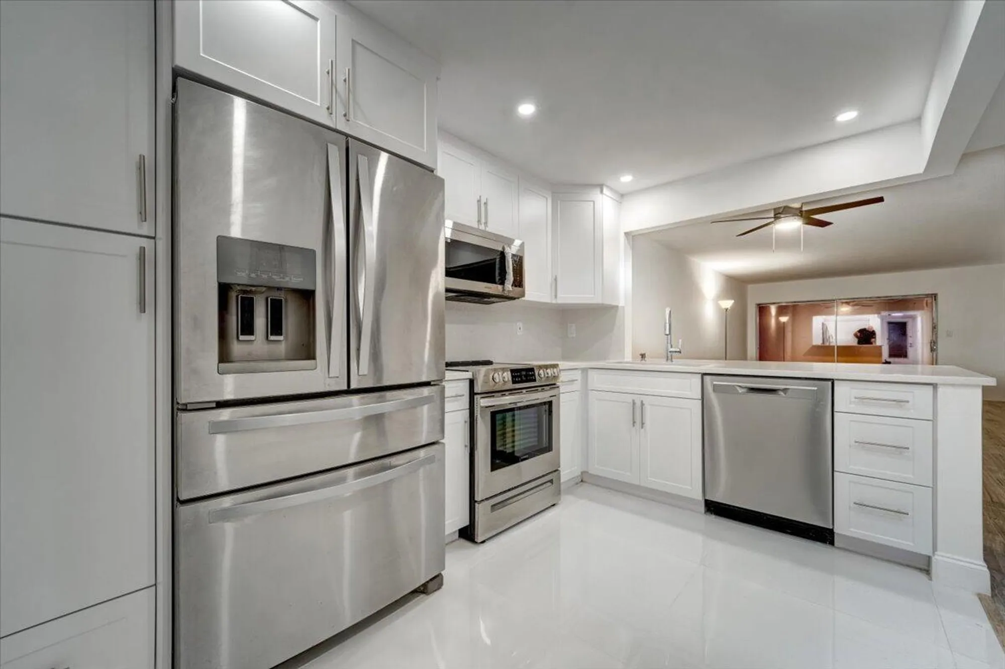 Property Slideshow image 4 of 19 | 3601 inverrary dr 102, Lauderhill, FL, 33319