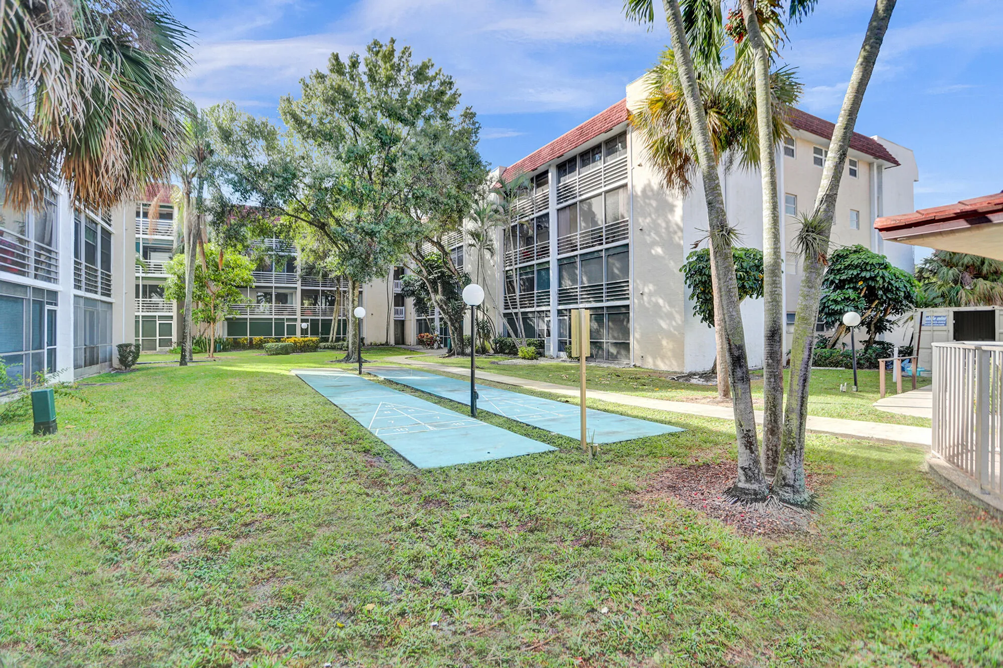 Property Slideshow image 17 of 19 | 3601 inverrary dr 102, Lauderhill, FL, 33319
