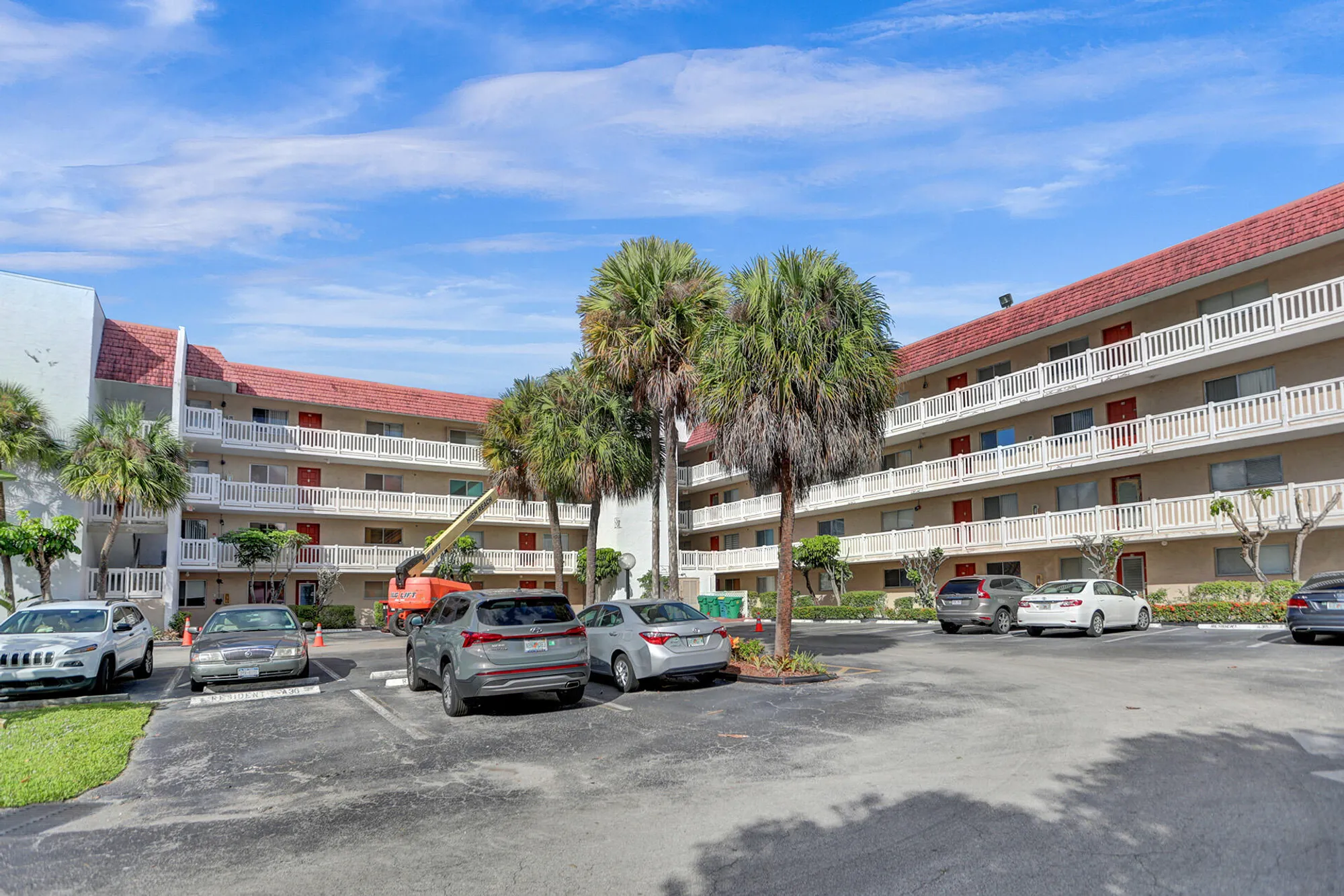 Property Slideshow image 16 of 19 | 3601 inverrary dr 102, Lauderhill, FL, 33319