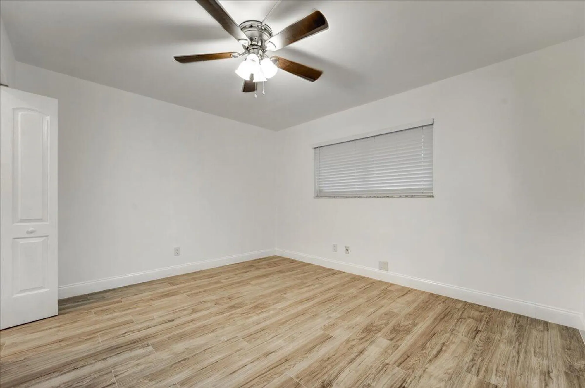 Property Slideshow image 9 of 19 | 3601 inverrary dr 102, Lauderhill, FL, 33319