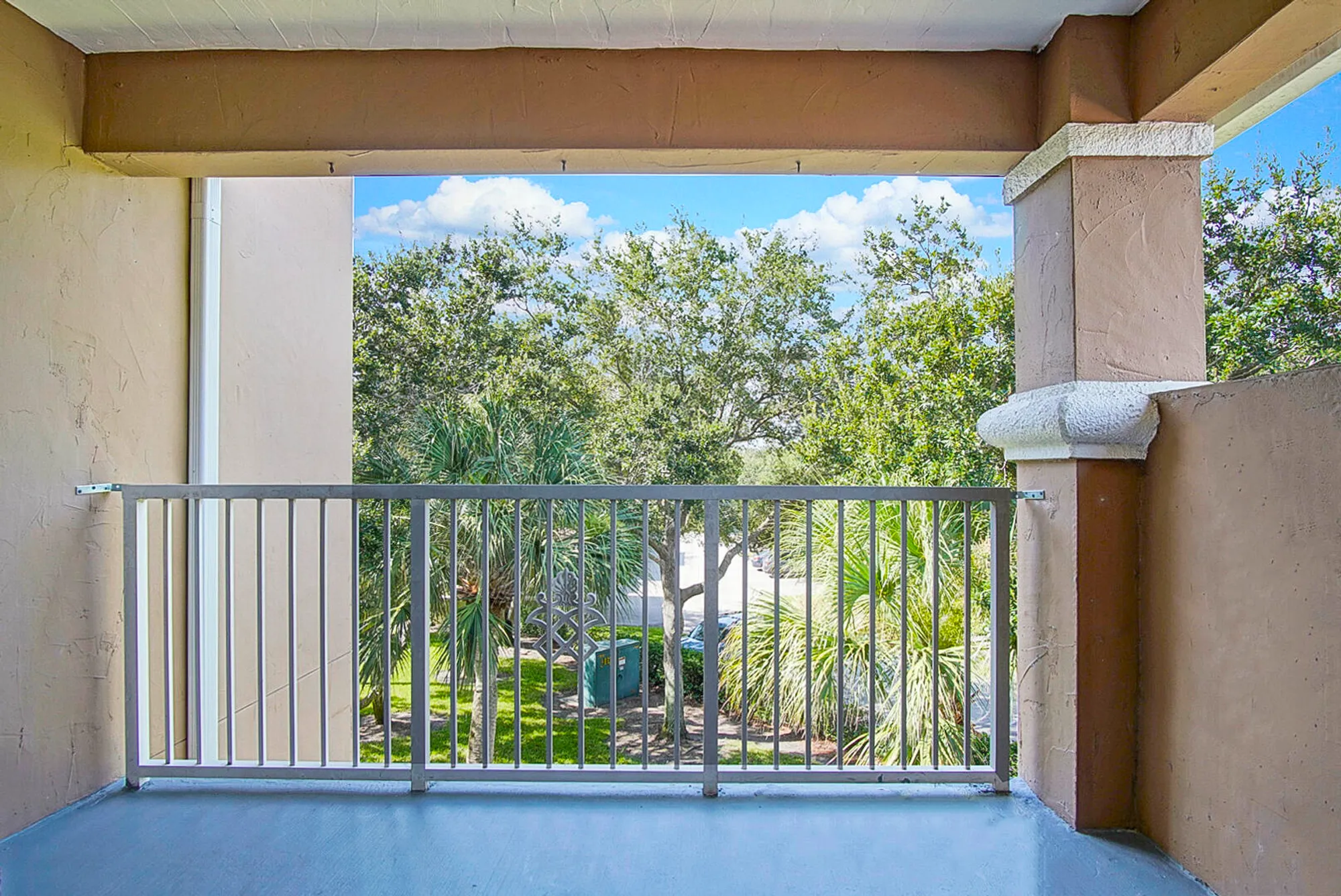 Property Slideshow image 10 of 19 | 5060 fairways cir f312, Vero Beach, FL, 32967