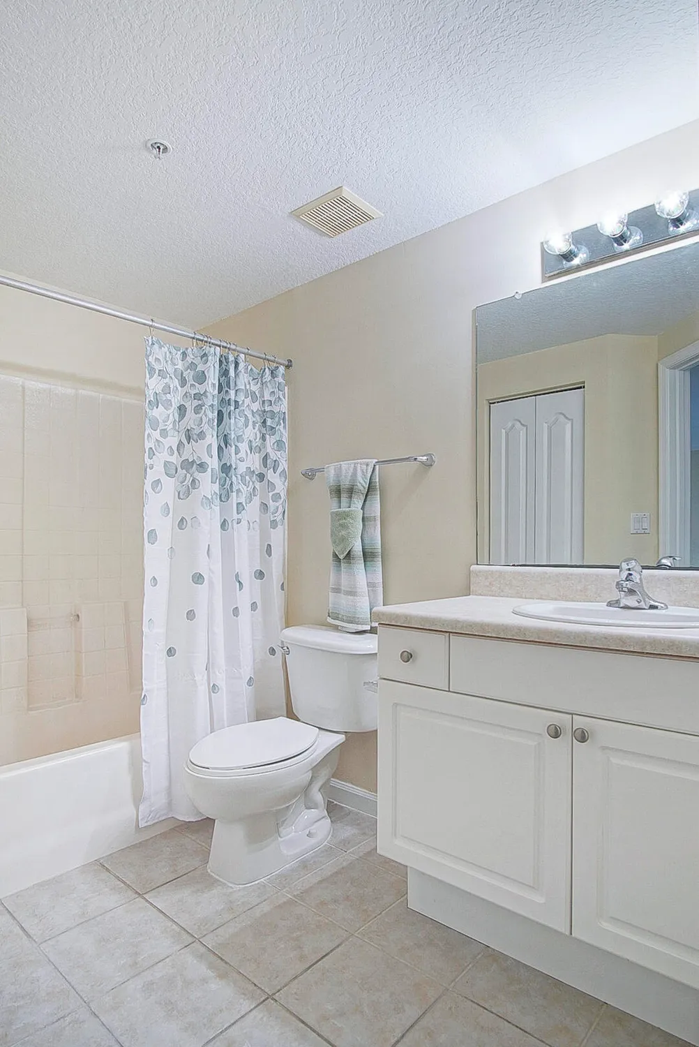 Property Slideshow image 8 of 19 | 5060 fairways cir f312, Vero Beach, FL, 32967