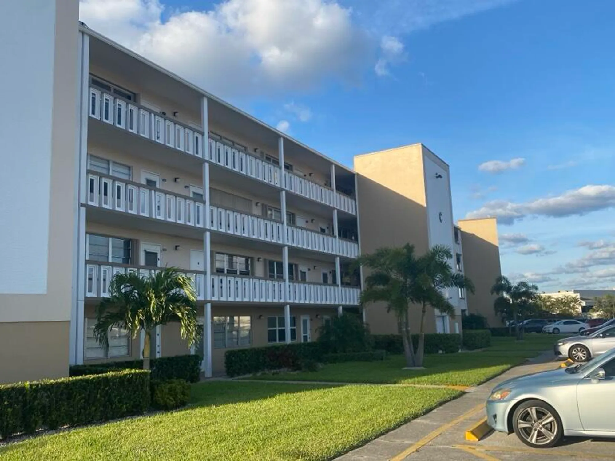 Property Slideshow image 1 of 26 | 250 southampton c, West Palm Beach, FL, 33417