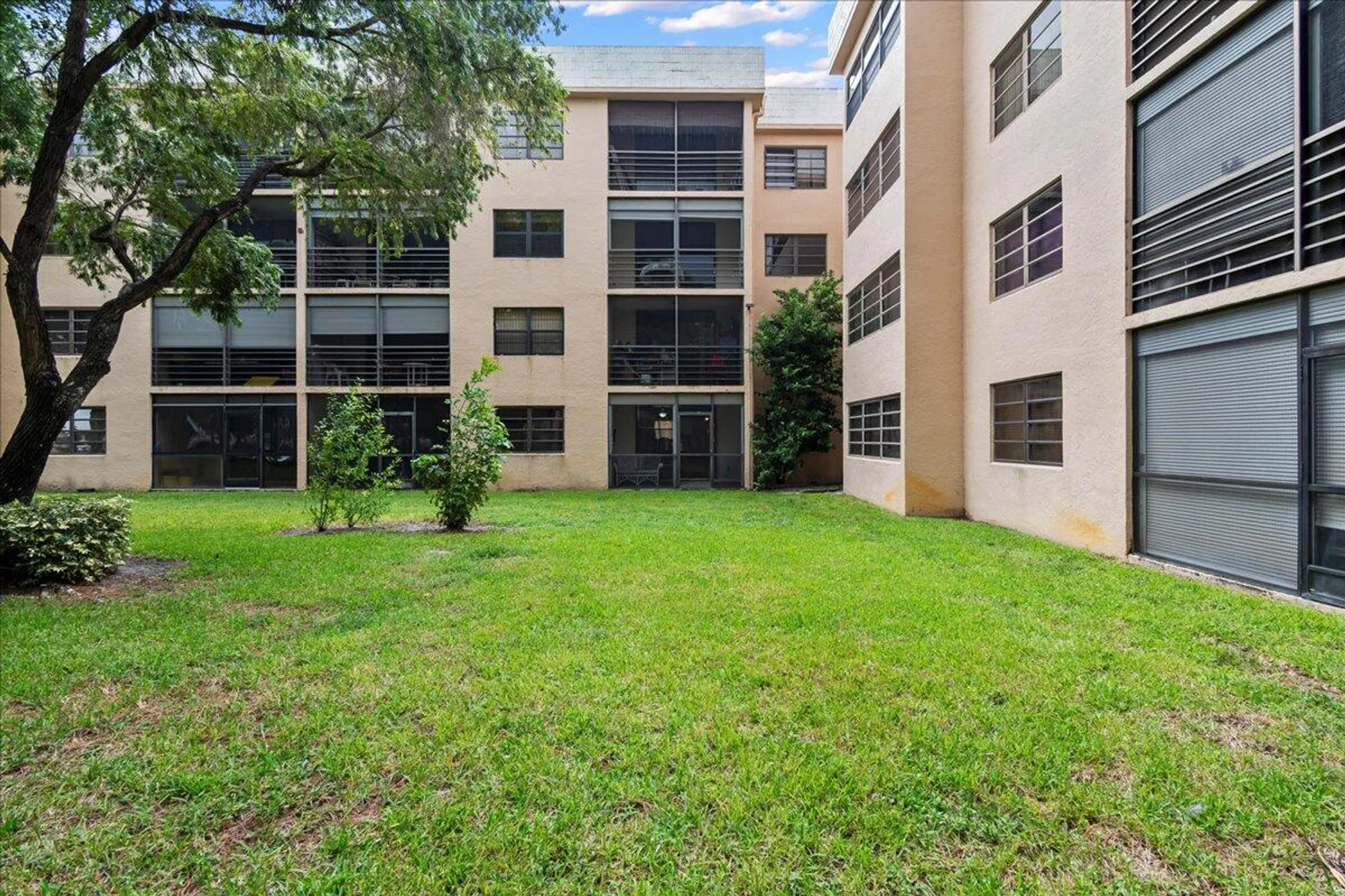 Property Slideshow image 22 of 41 | 4760 lucerne lakes blvd 105, Lake Worth, FL, 33467