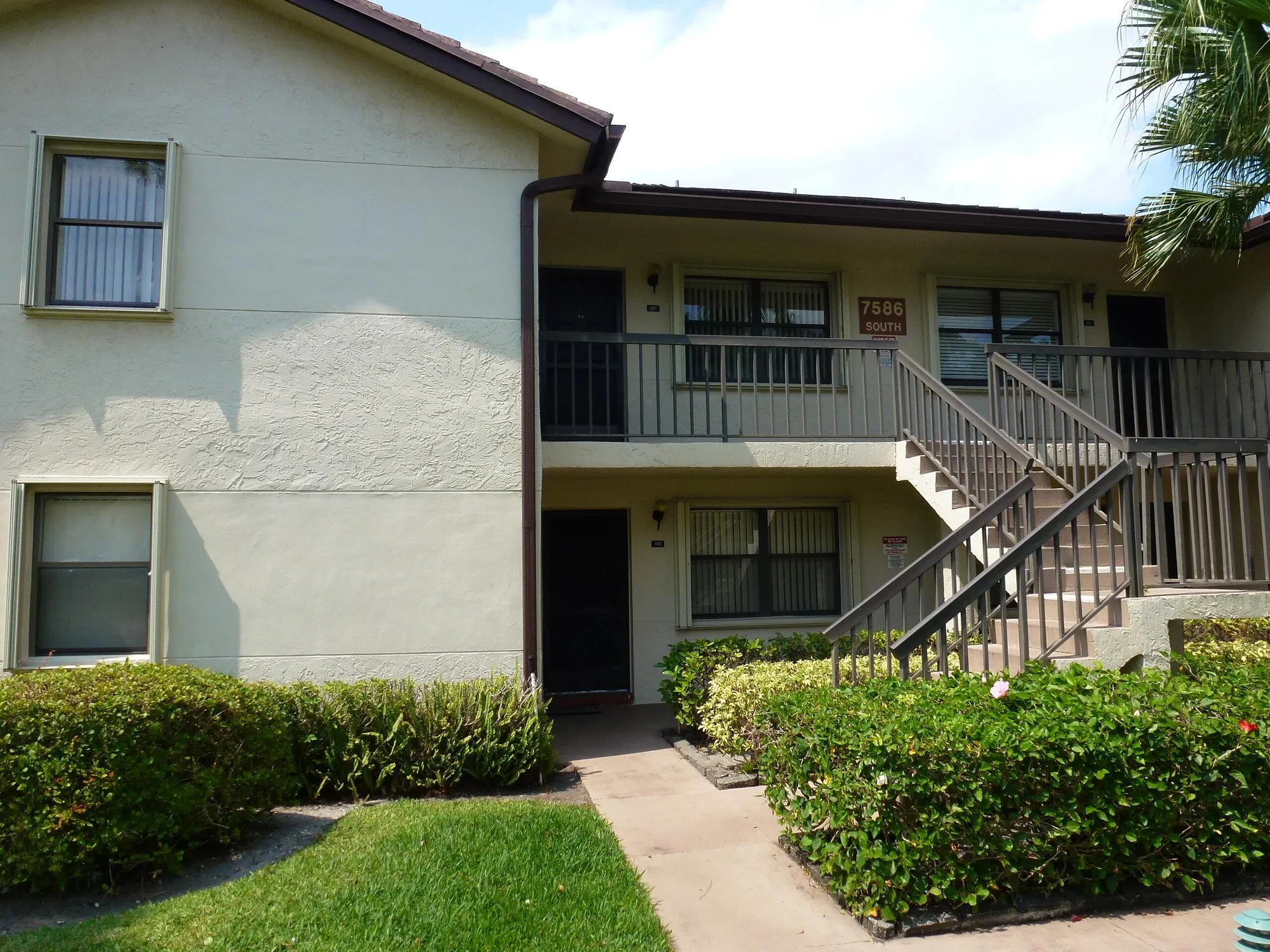 Property Slideshow image 1 of 39 | 7586 tahiti ln 201, Lake Worth, FL, 33467