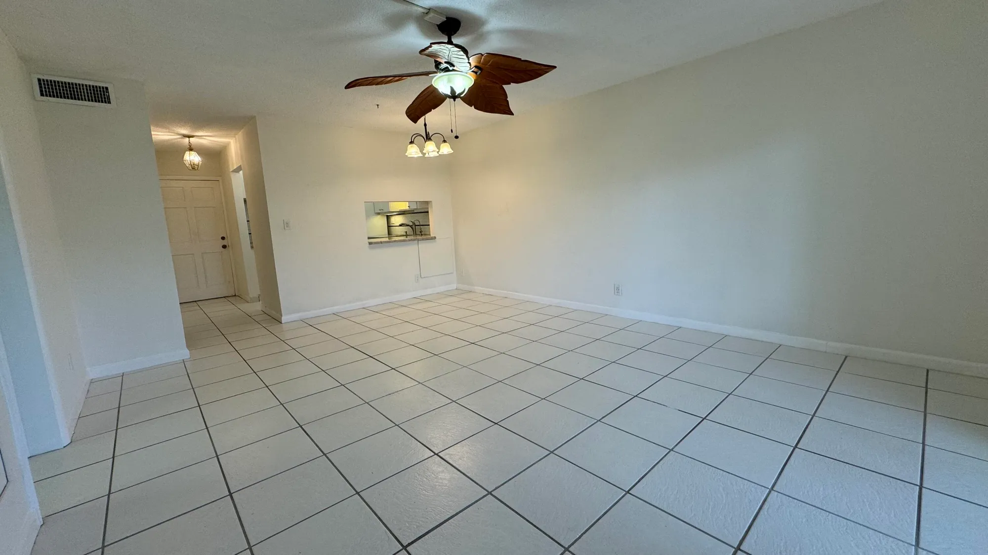 Property Slideshow image 5 of 29 | 2647 garden dr 110, Lake Worth, FL, 33461