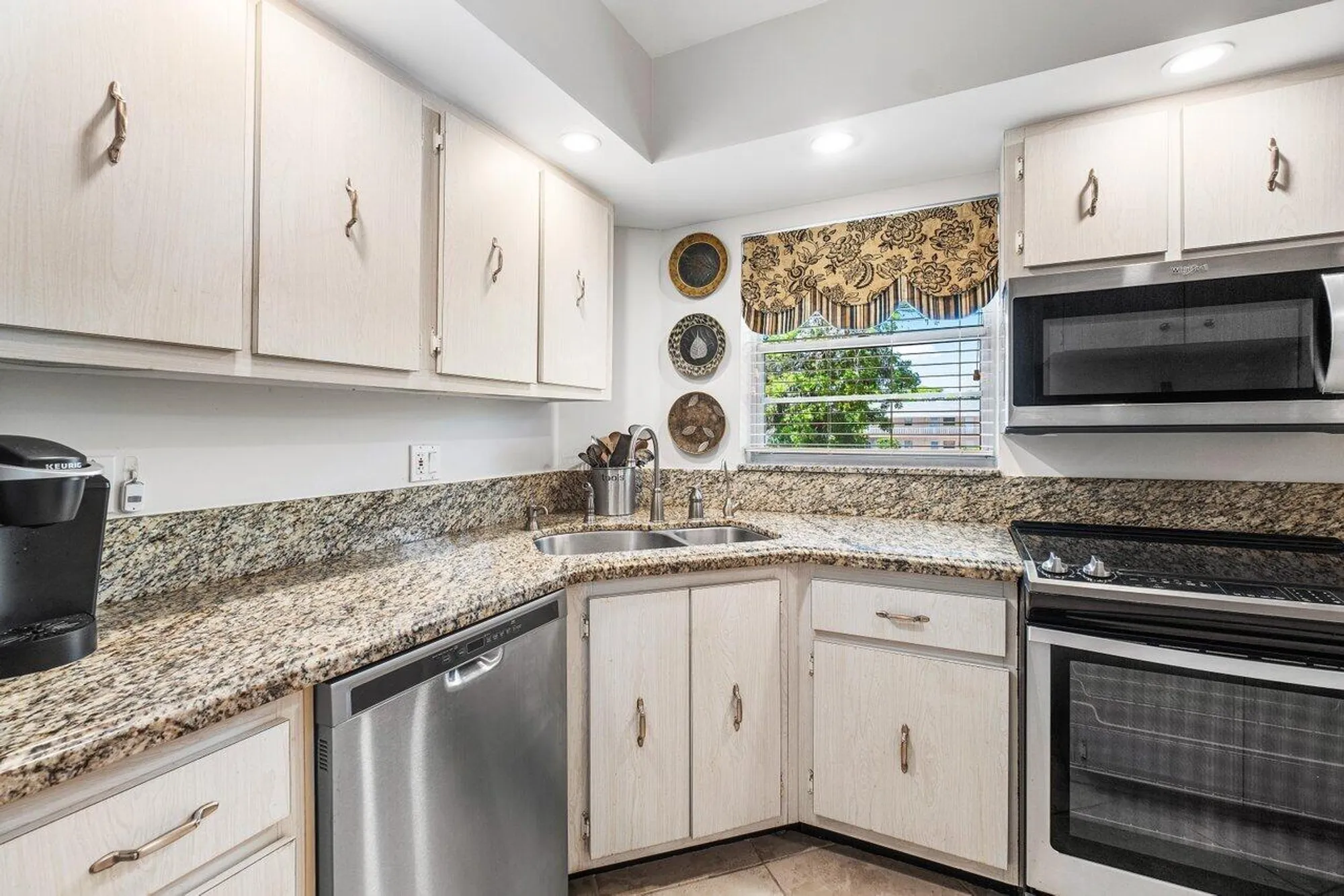 Property Slideshow image 11 of 37 | 18081 se country club dr bldg 18 unit 176, Jupiter, FL, 33469