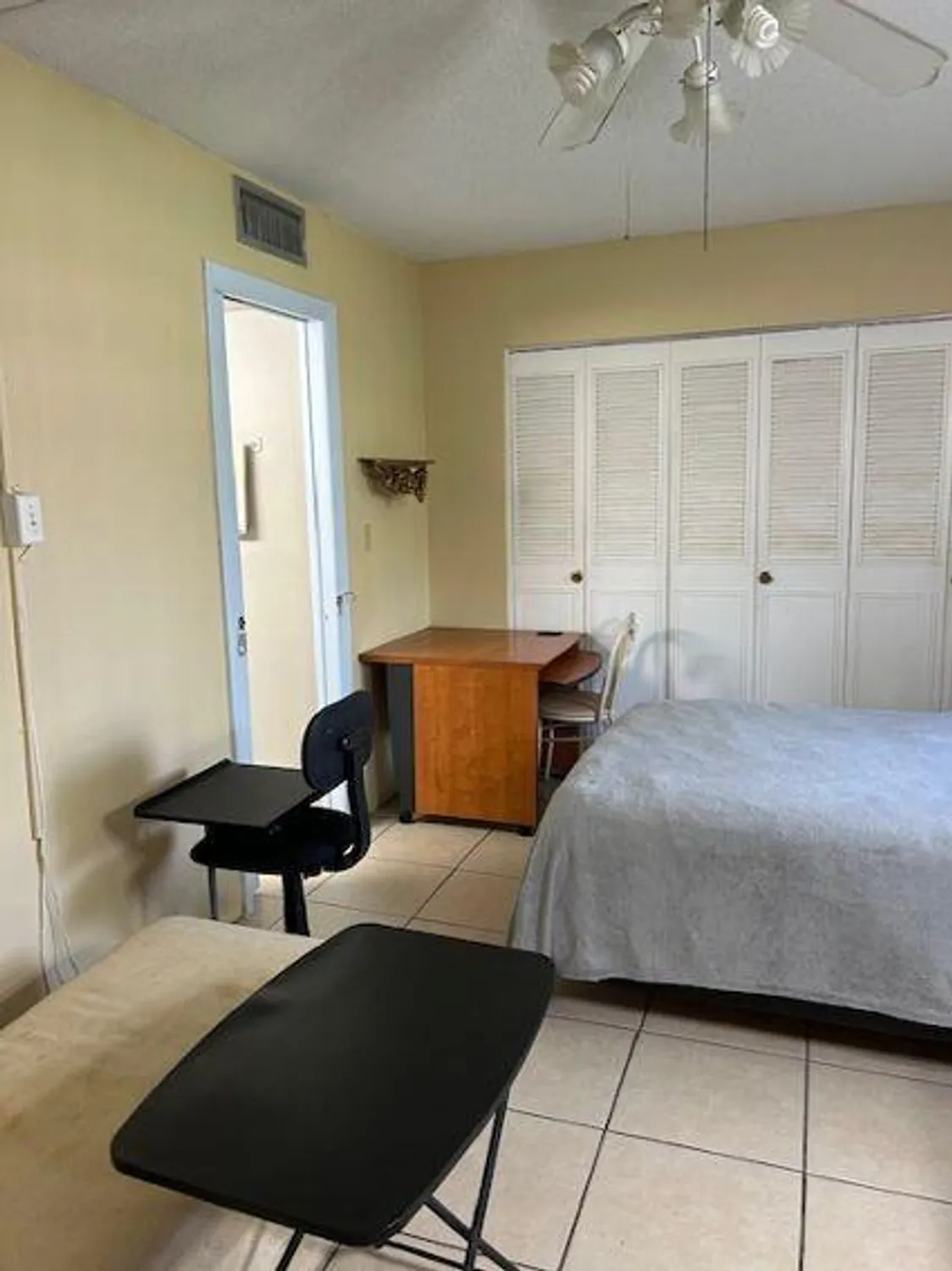 Property Slideshow image 10 of 26 | 2682 garden dr 101, Lake Worth, FL, 33461