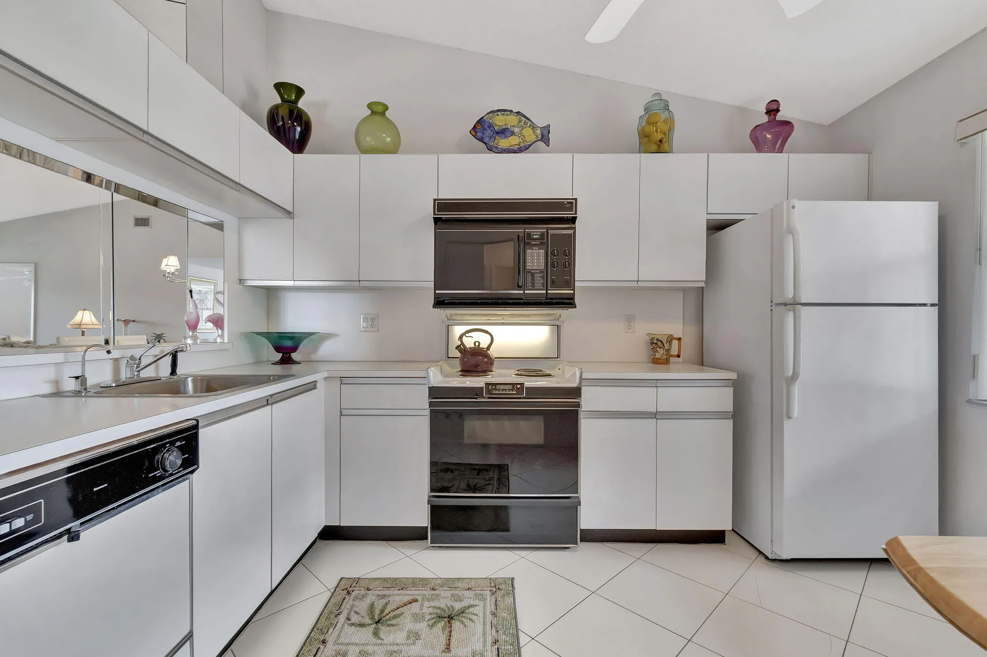 Property Slideshow image 5 of 61 | 7618 tahiti ln 201, Lake Worth, FL, 33467