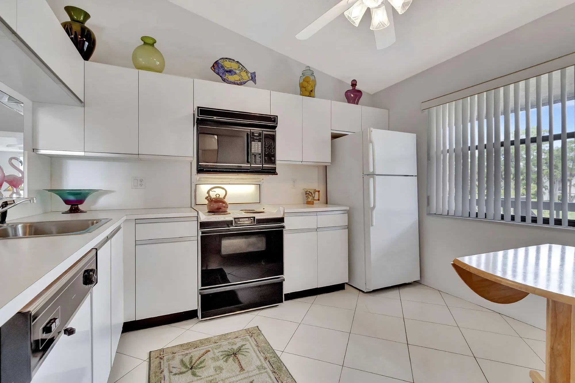 Property Slideshow image 7 of 61 | 7618 tahiti ln 201, Lake Worth, FL, 33467
