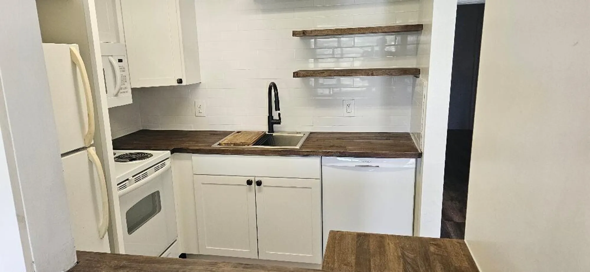 Property Slideshow image 6 of 18 | 880 horizons 111, Boynton Beach, FL, 33435