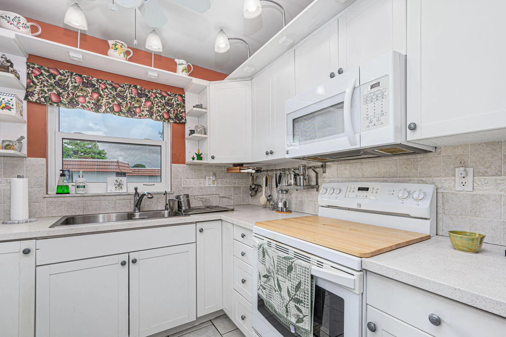 Property Slideshow image 10 of 22 | 1225 nw 21st st 708, Stuart, FL, 34994