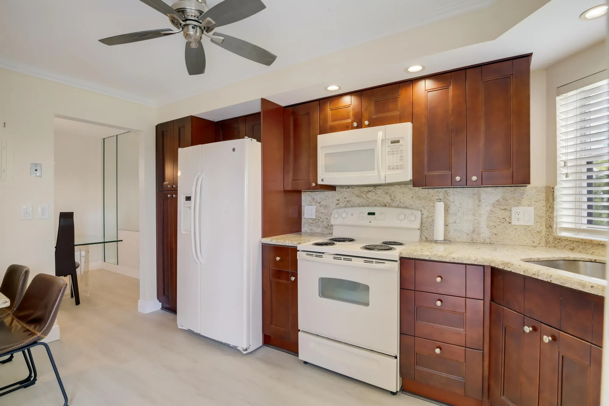 Property Slideshow image 5 of 27 | 3593 birdie dr apt 507, Lake Worth, FL, 33467