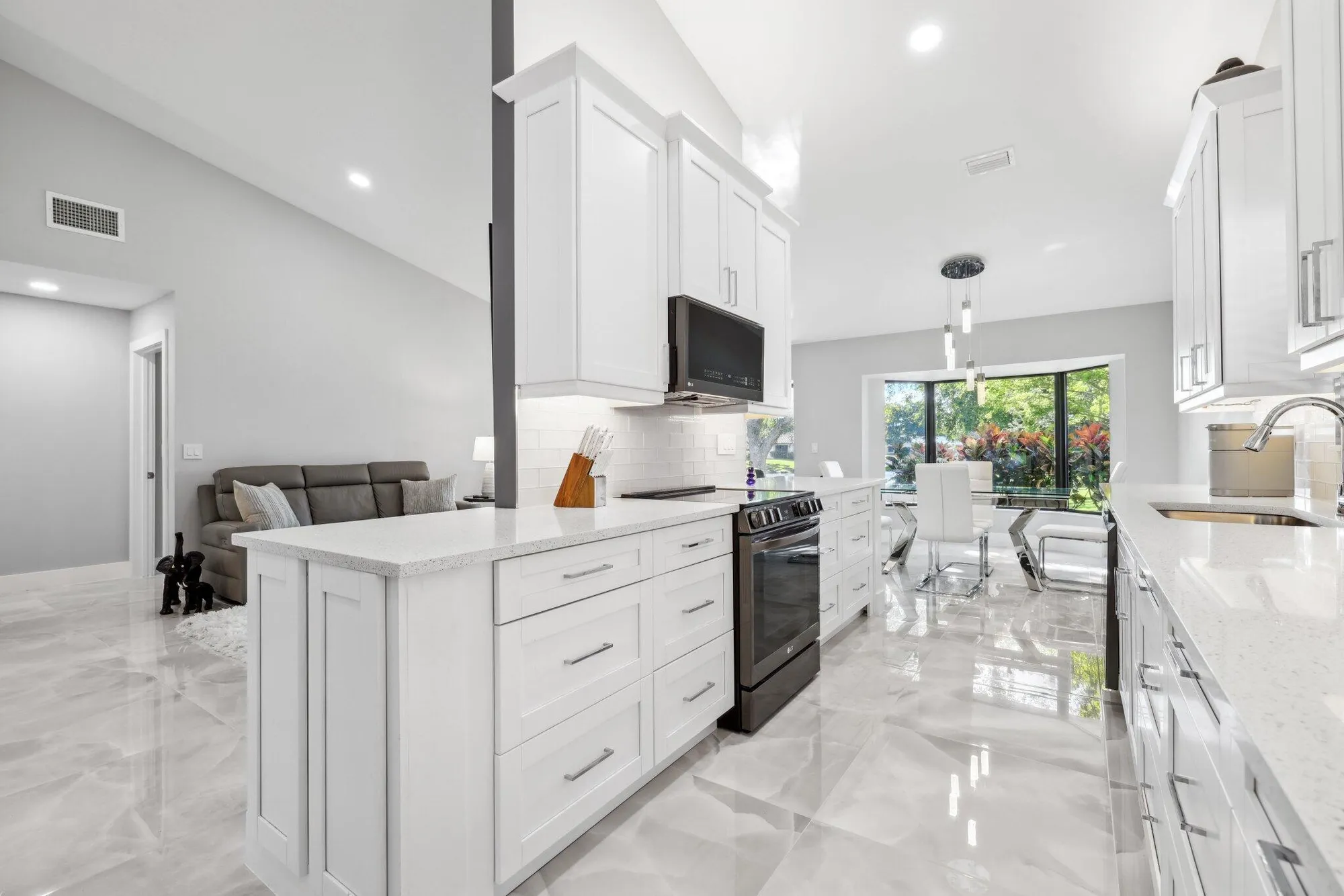 Property Slideshow image 10 of 52 | 4847 boxwood cir, Boynton Beach, FL, 33436