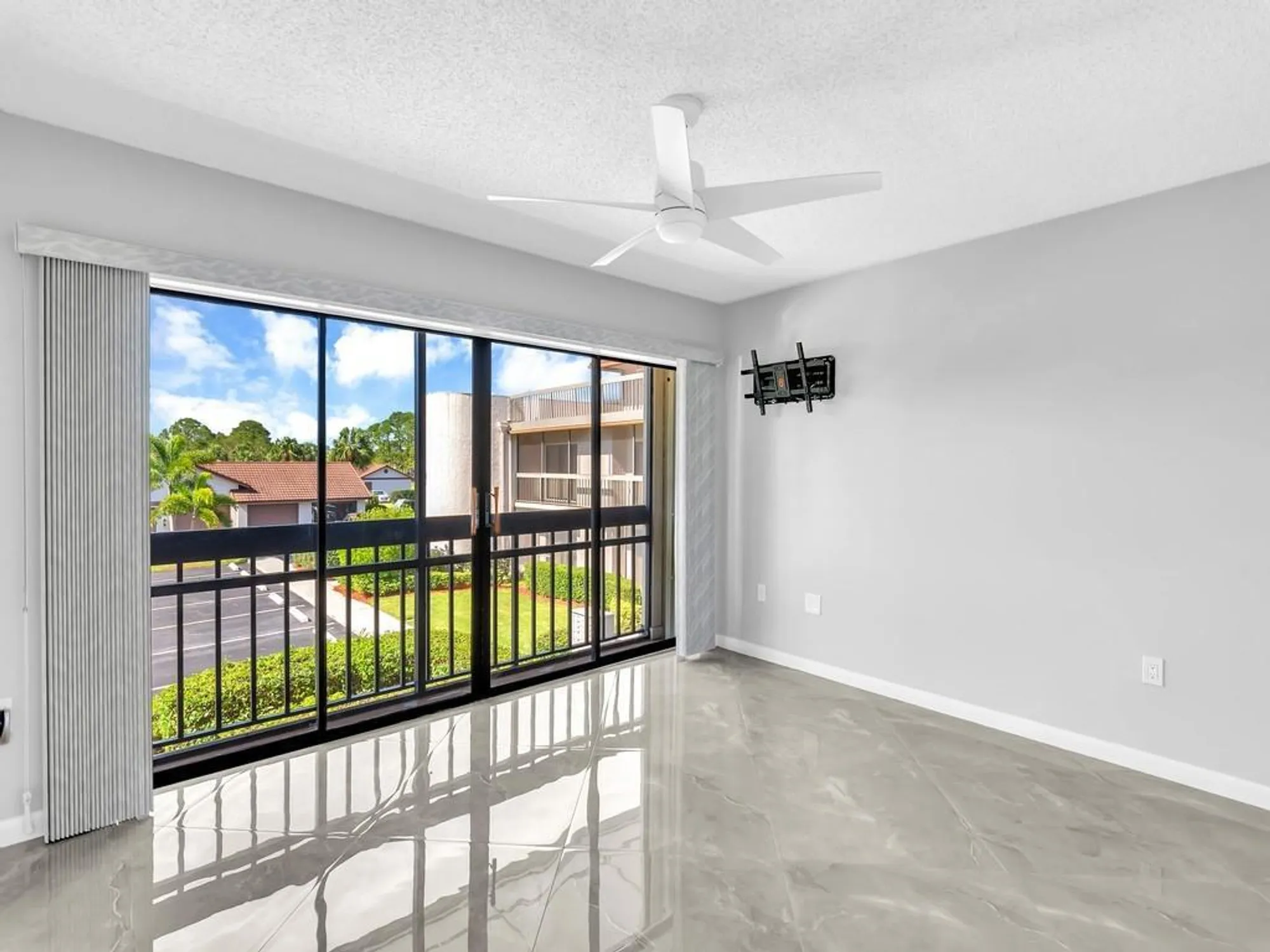 Property Slideshow image 19 of 35 | 3200 twin lakes ter apt 202, Fort Pierce, FL, 34951