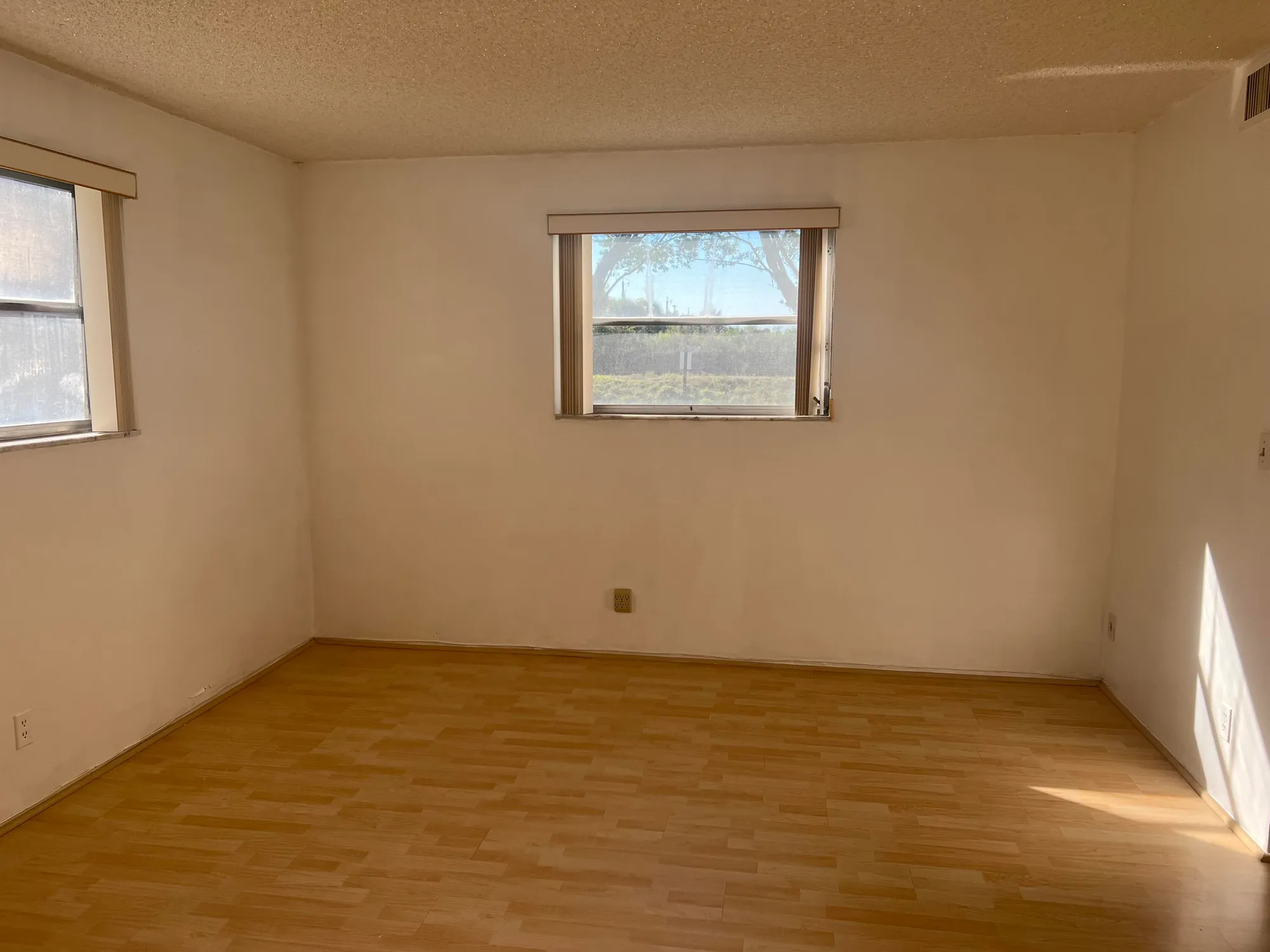 Property Slideshow image 10 of 37 | 2682 garden dr 103, Lake Worth, FL, 33461