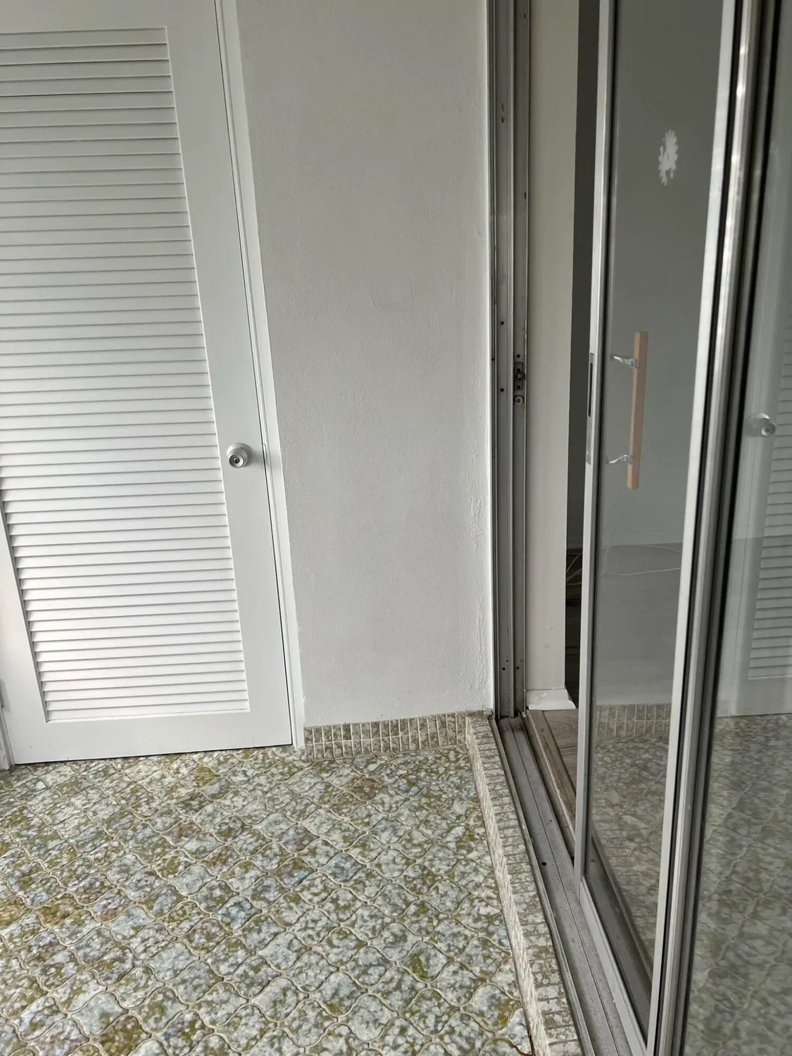 Property Slideshow image 13 of 25 | 2736 dudley dr i, West Palm Beach, FL, 33415