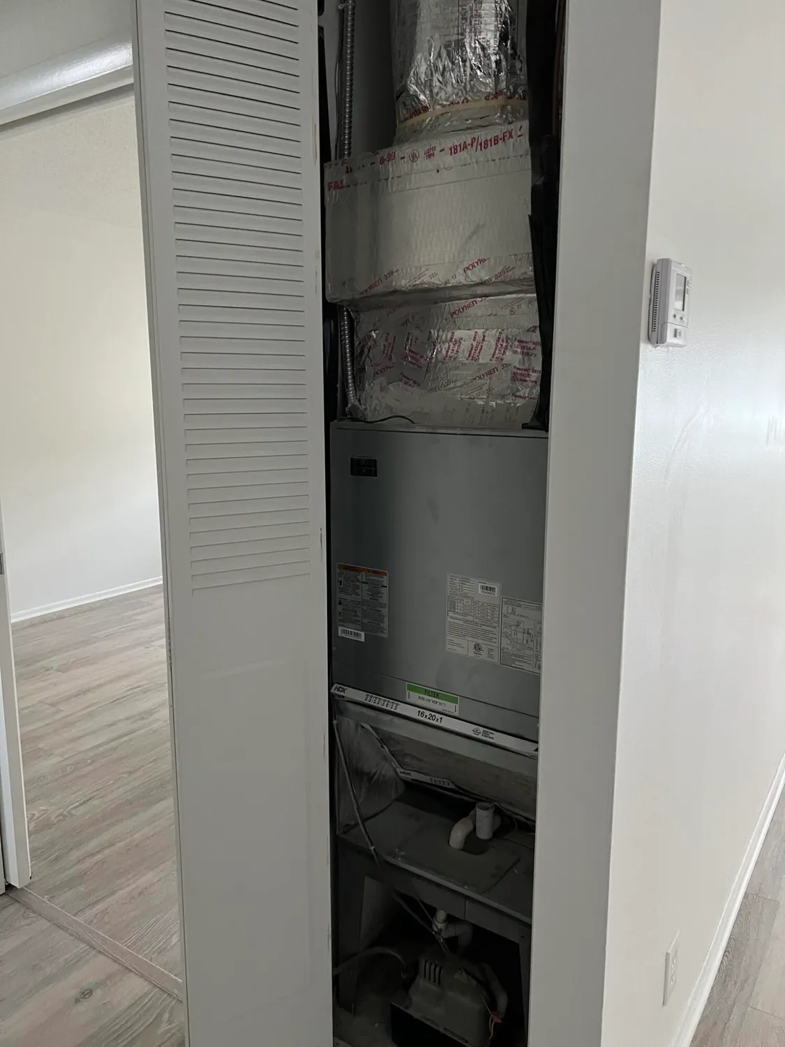 Property Slideshow image 12 of 25 | 2736 dudley dr i, West Palm Beach, FL, 33415