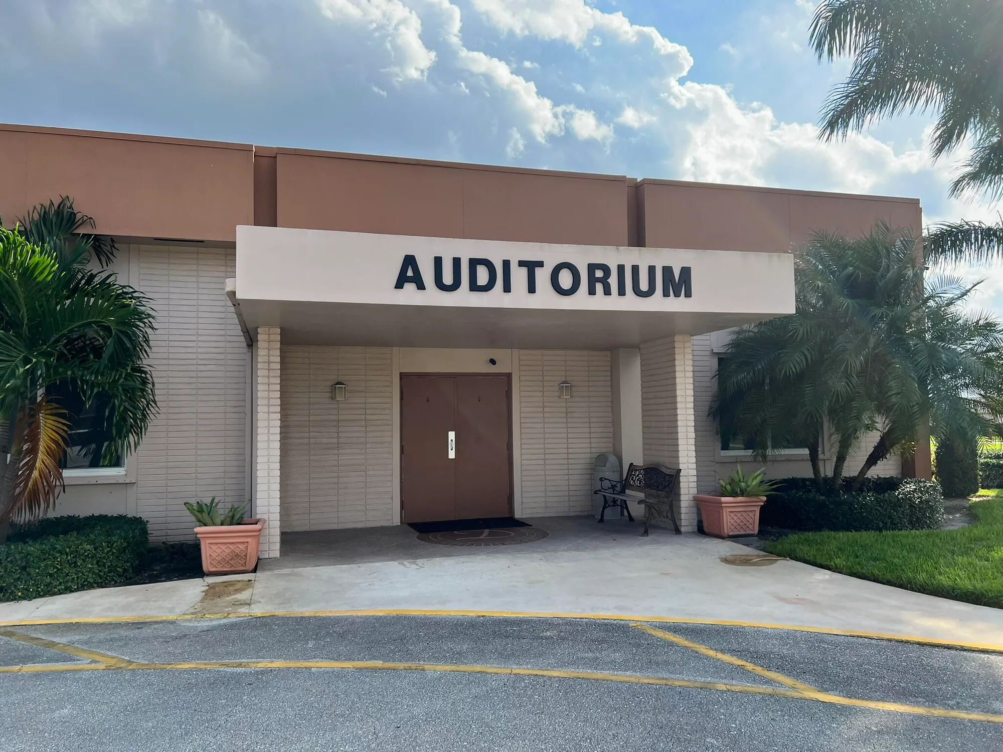 Property Slideshow image 24 of 25 | 2736 dudley dr i, West Palm Beach, FL, 33415