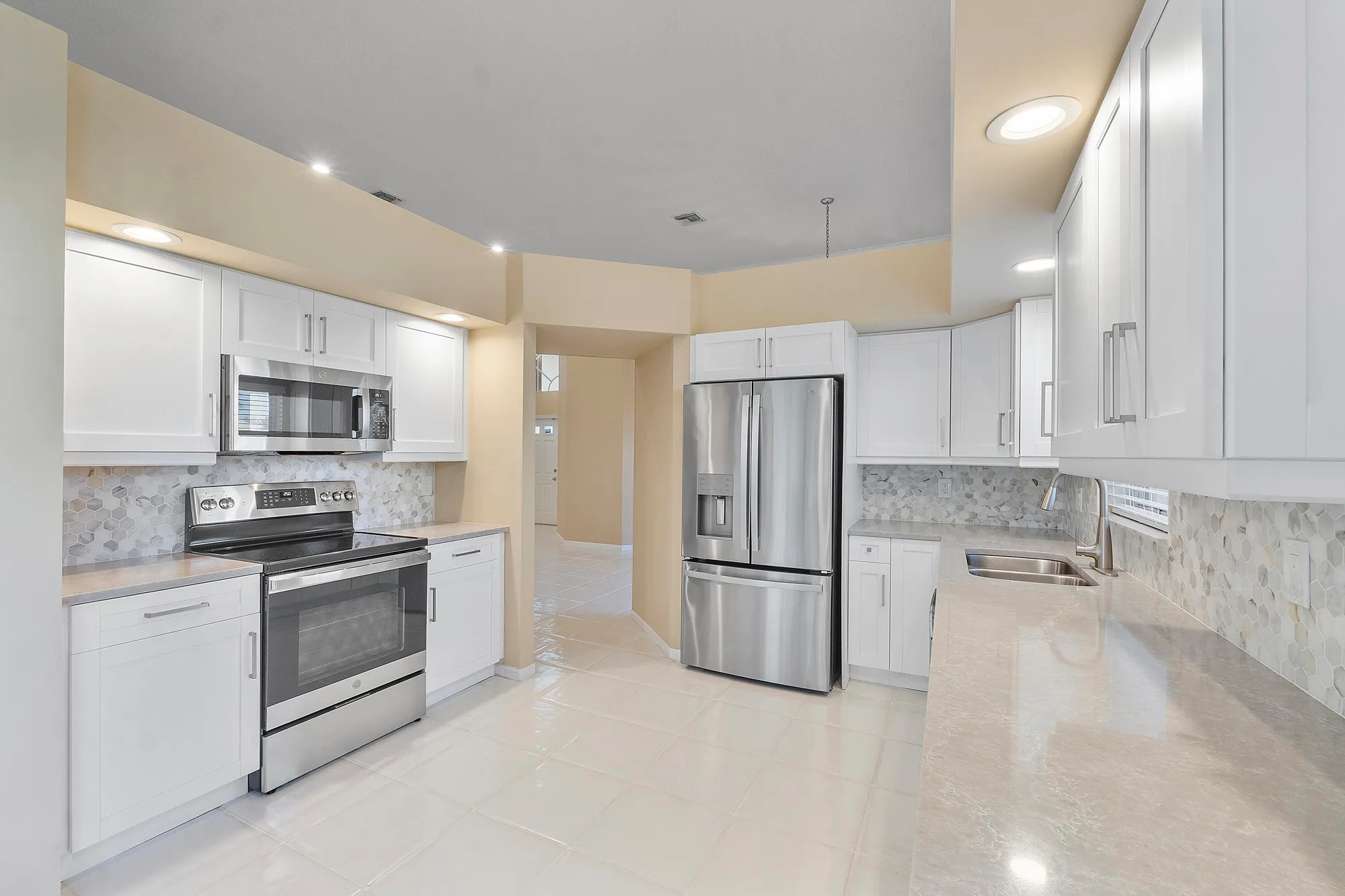 Property Slideshow image 19 of 42 | 6388 three lakes ln, Boynton Beach, FL, 33437