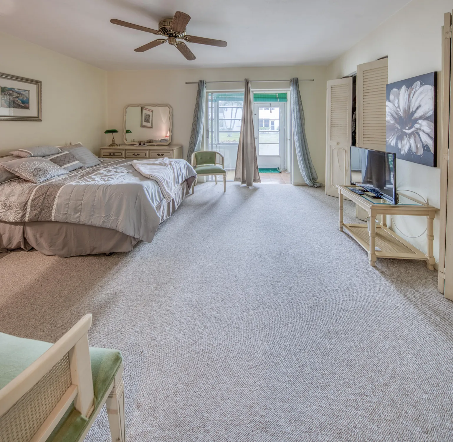 Property Slideshow image 10 of 20 | 3040 lake osborne dr 106, Lake Worth Beach, FL, 33461
