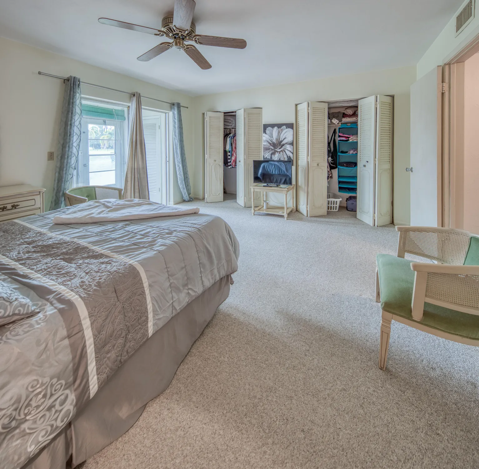 Property Slideshow image 11 of 20 | 3040 lake osborne dr 106, Lake Worth Beach, FL, 33461