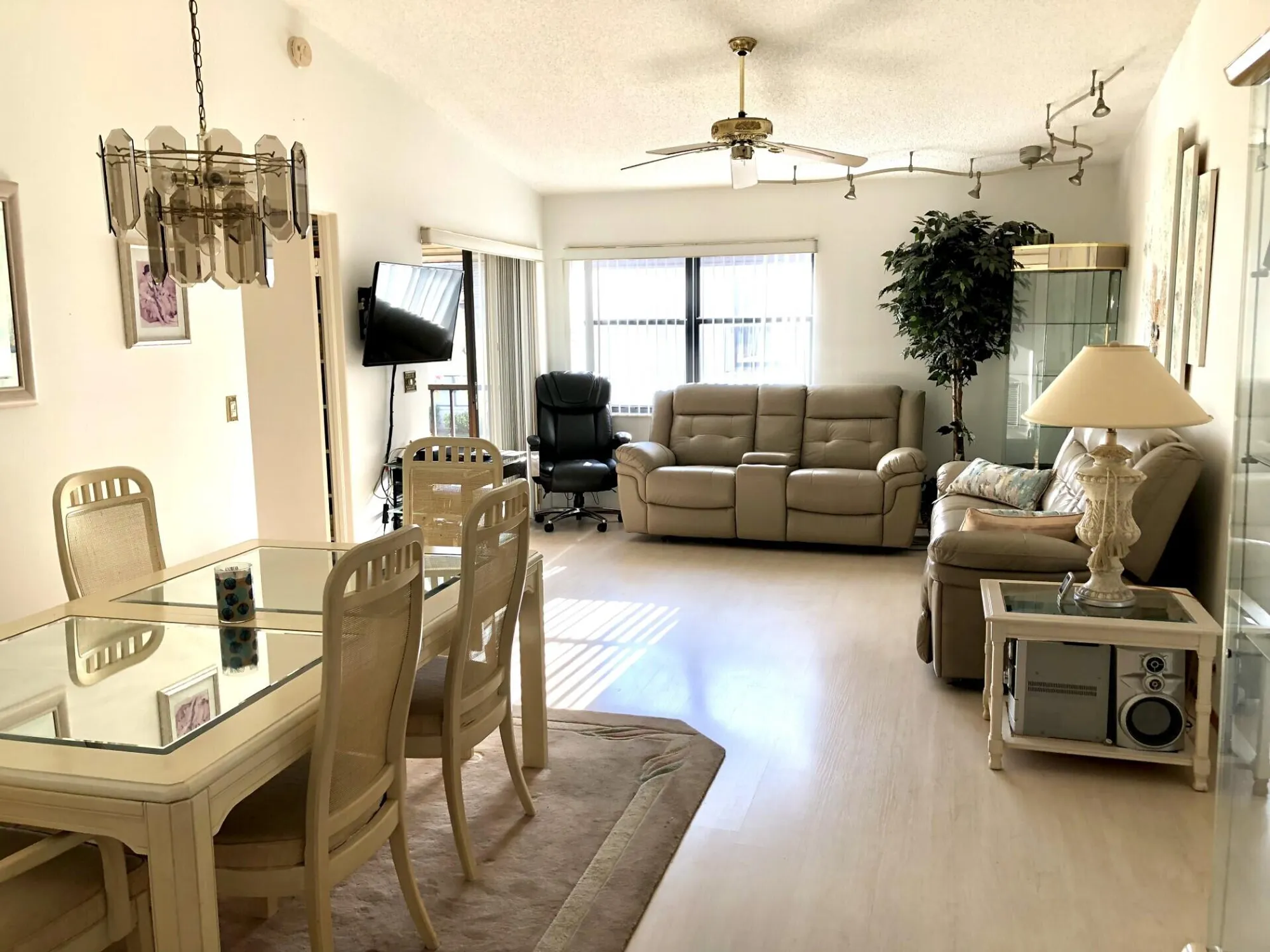 Property Slideshow image 7 of 25 | 7633 tahiti ln 204, Lake Worth, FL, 33467