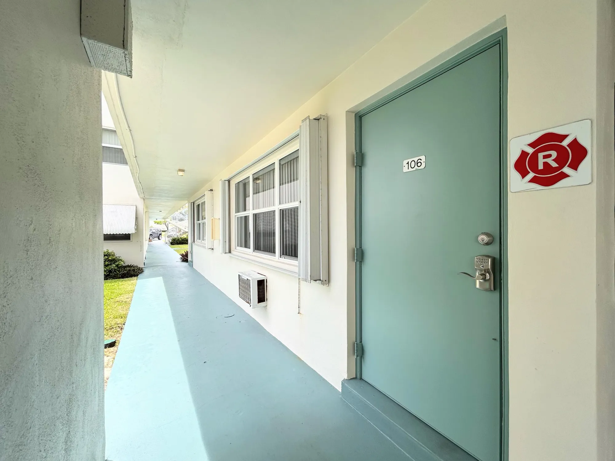 Property Slideshow image 4 of 41 | 350 horizons e unit e 106, Boynton Beach, FL, 33435