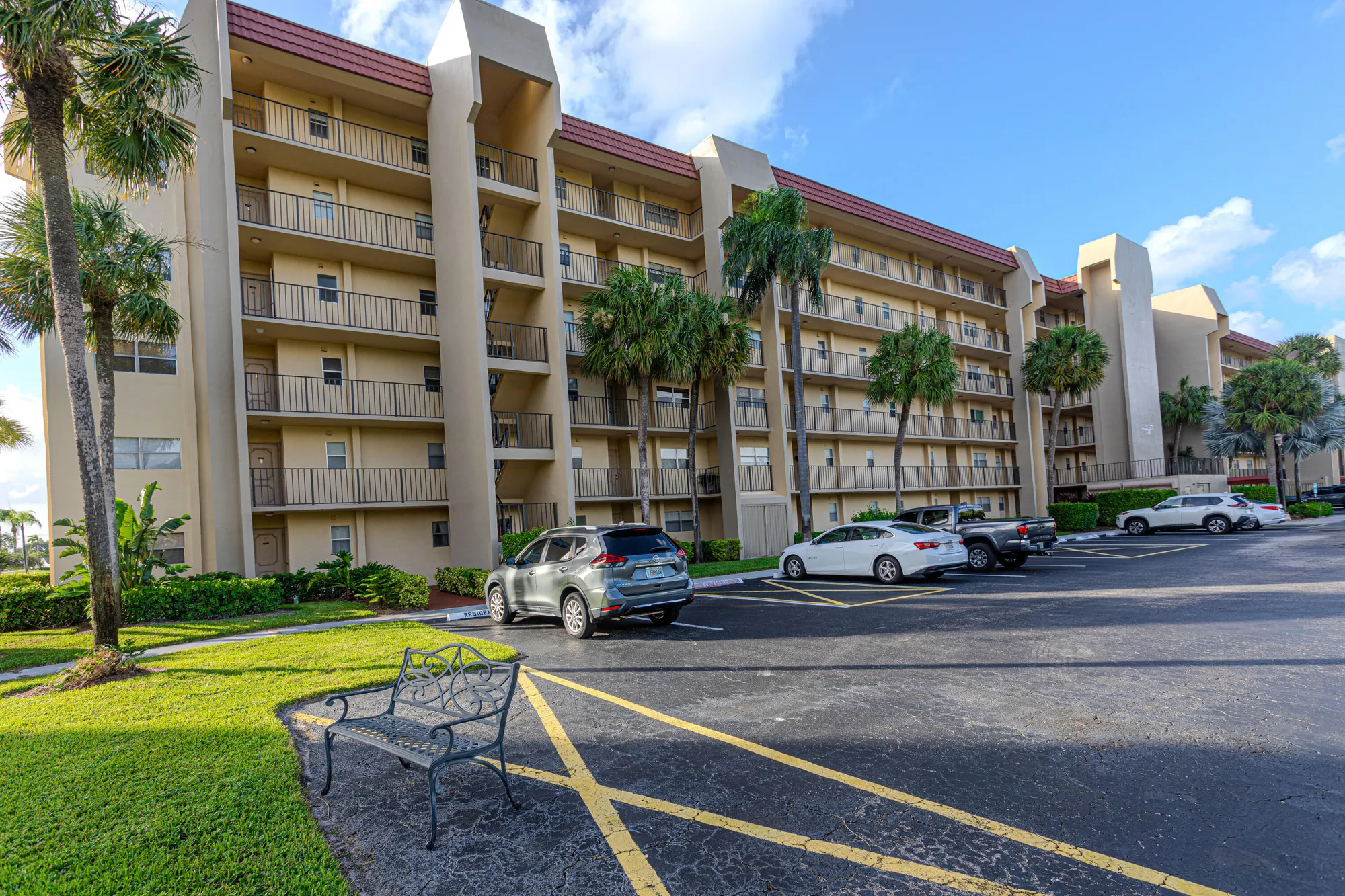 Property Slideshow image 3 of 41 | 3755 via poinciana apt 101, Lake Worth, FL, 33467