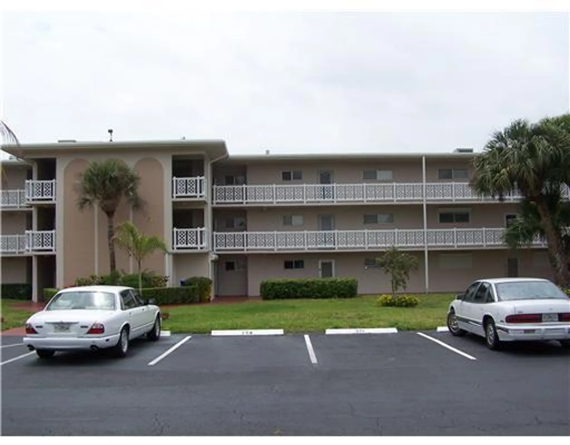 Property Slideshow image 1 of 25 | 2682 garden dr 110, Lake Worth, FL, 33461
