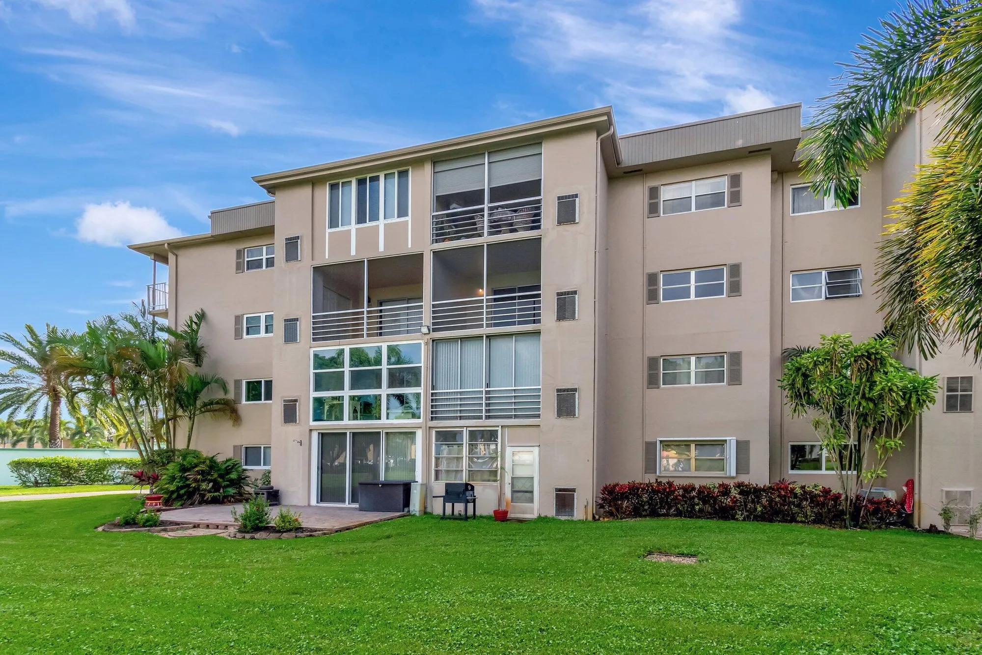 Property Slideshow image 1 of 46 | 2300 ne 1st ln apt 307, Boynton Beach, FL, 33435