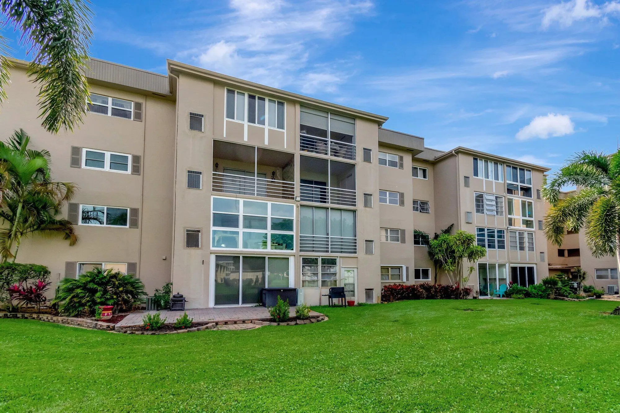 Property Slideshow image 32 of 46 | 2300 ne 1st ln apt 307, Boynton Beach, FL, 33435