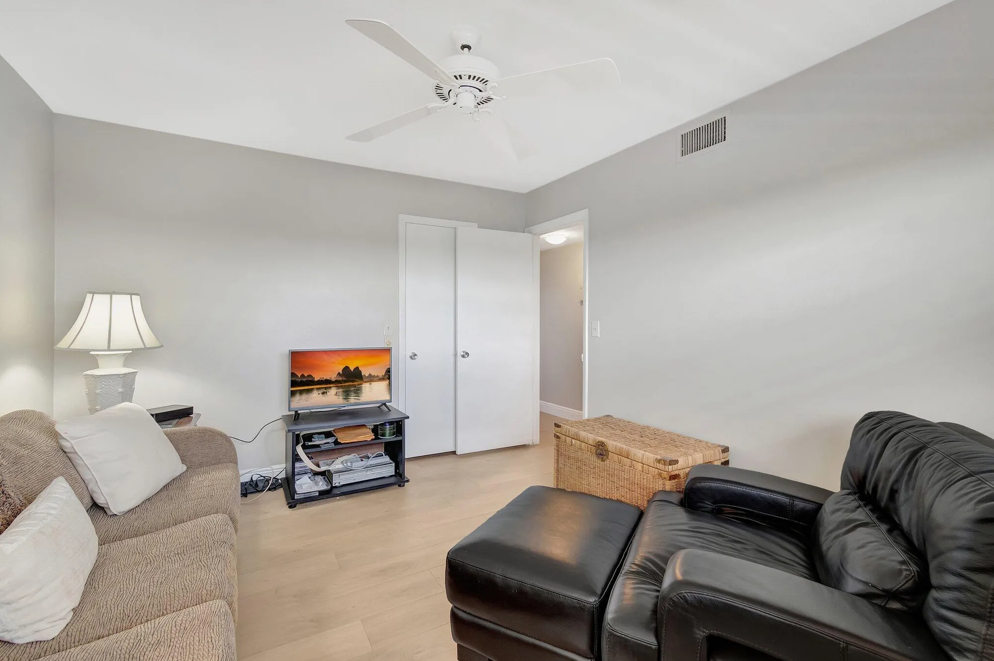 Property Slideshow image 10 of 46 | 2300 ne 1st ln apt 307, Boynton Beach, FL, 33435