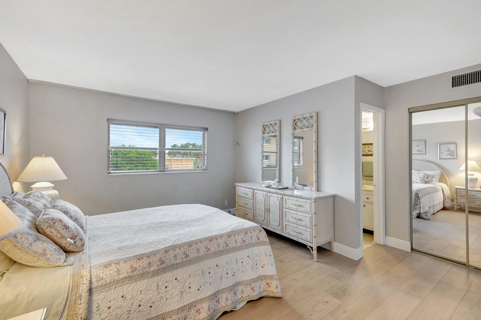 Property Slideshow image 5 of 46 | 2300 ne 1st ln apt 307, Boynton Beach, FL, 33435