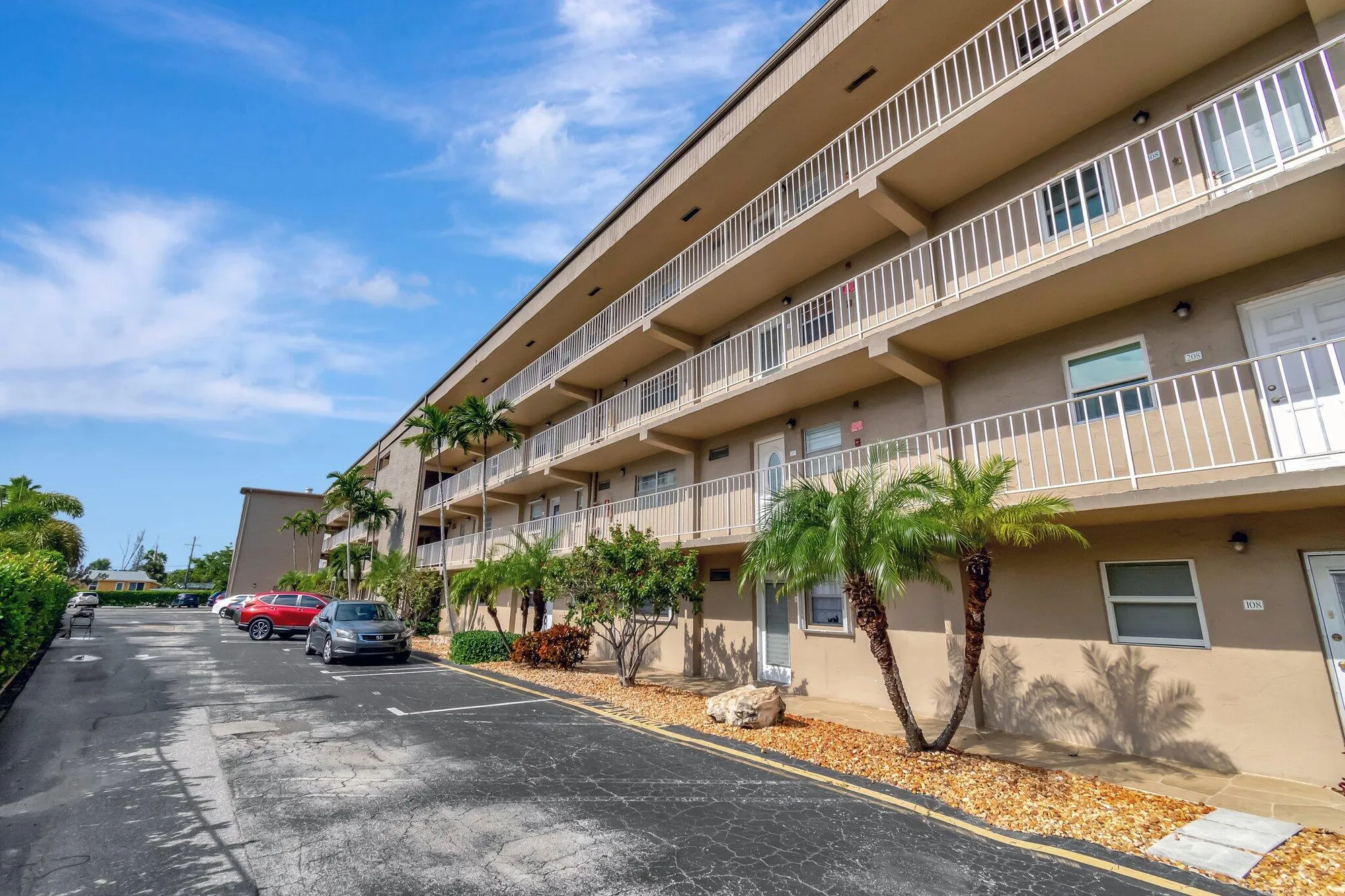 Property Slideshow image 34 of 46 | 2300 ne 1st ln apt 307, Boynton Beach, FL, 33435