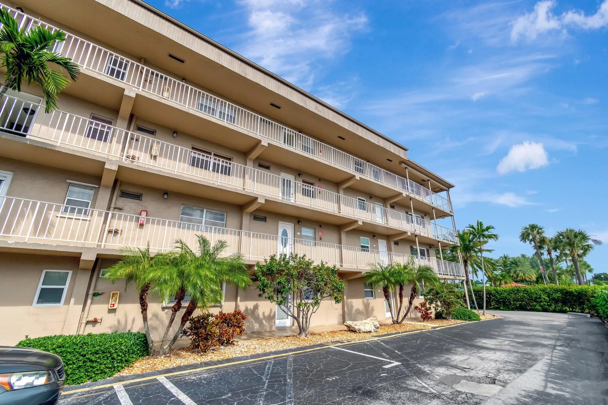 Property Slideshow image 37 of 46 | 2300 ne 1st ln apt 307, Boynton Beach, FL, 33435