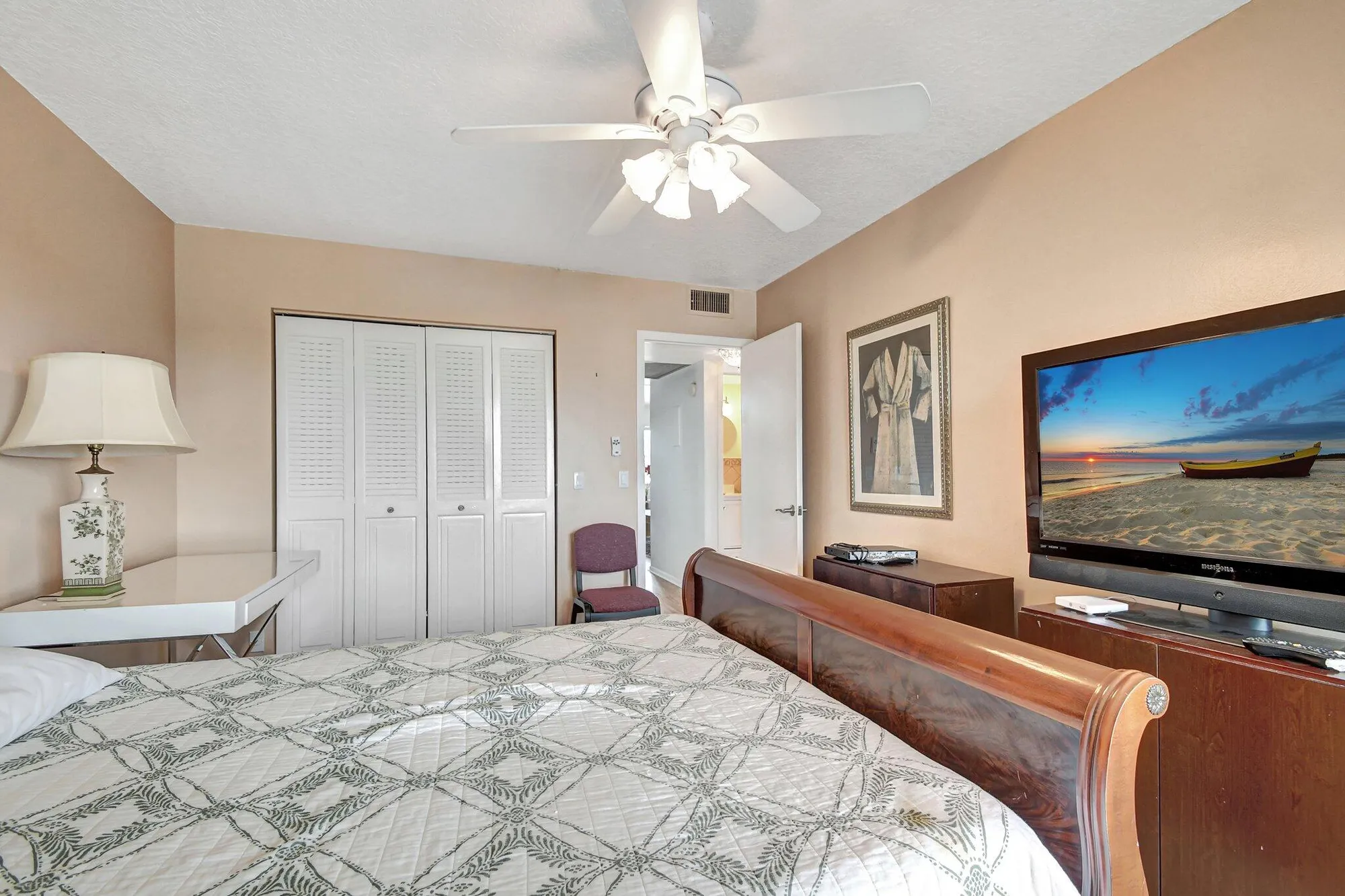 Property Slideshow image 17 of 22 | 4089 guildford e, Boca Raton, FL, 33434