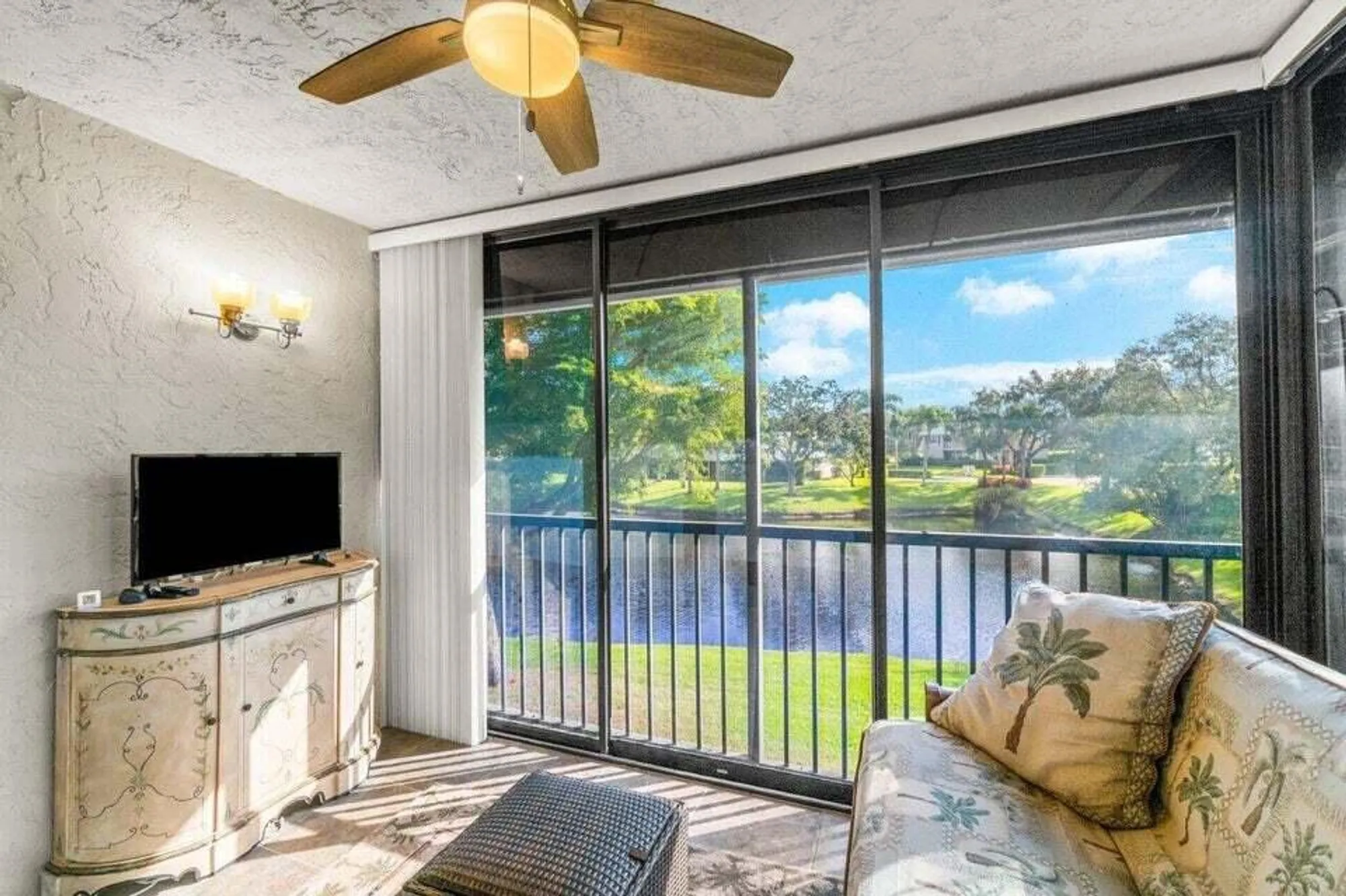 Property Slideshow image 23 of 43 | 25 stratford dr d, Boynton Beach, FL, 33436