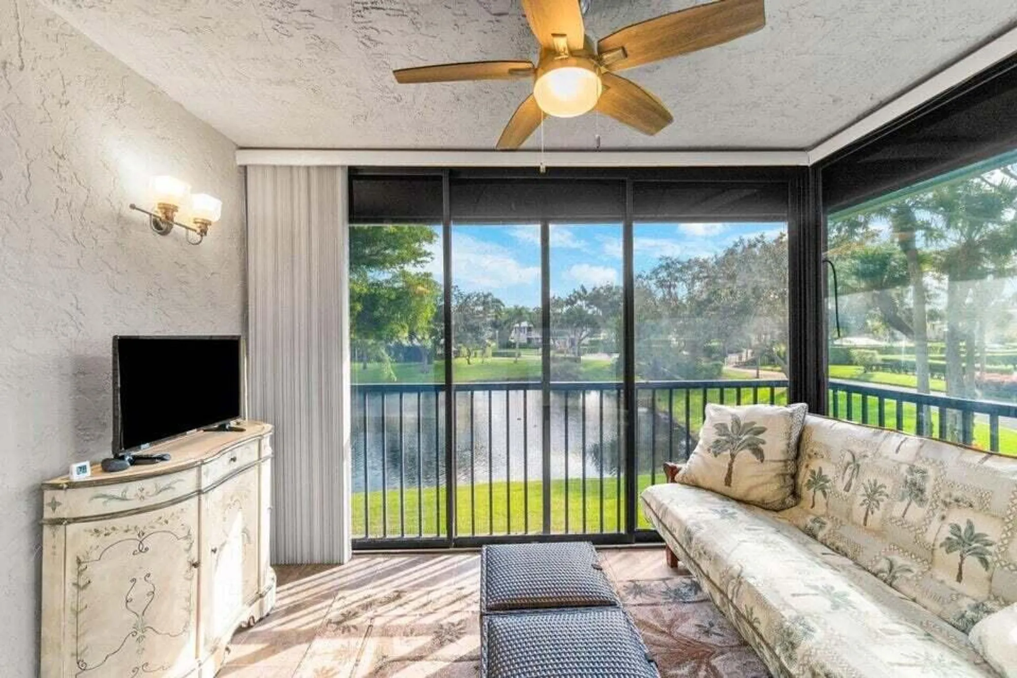 Property Slideshow image 21 of 43 | 25 stratford dr d, Boynton Beach, FL, 33436