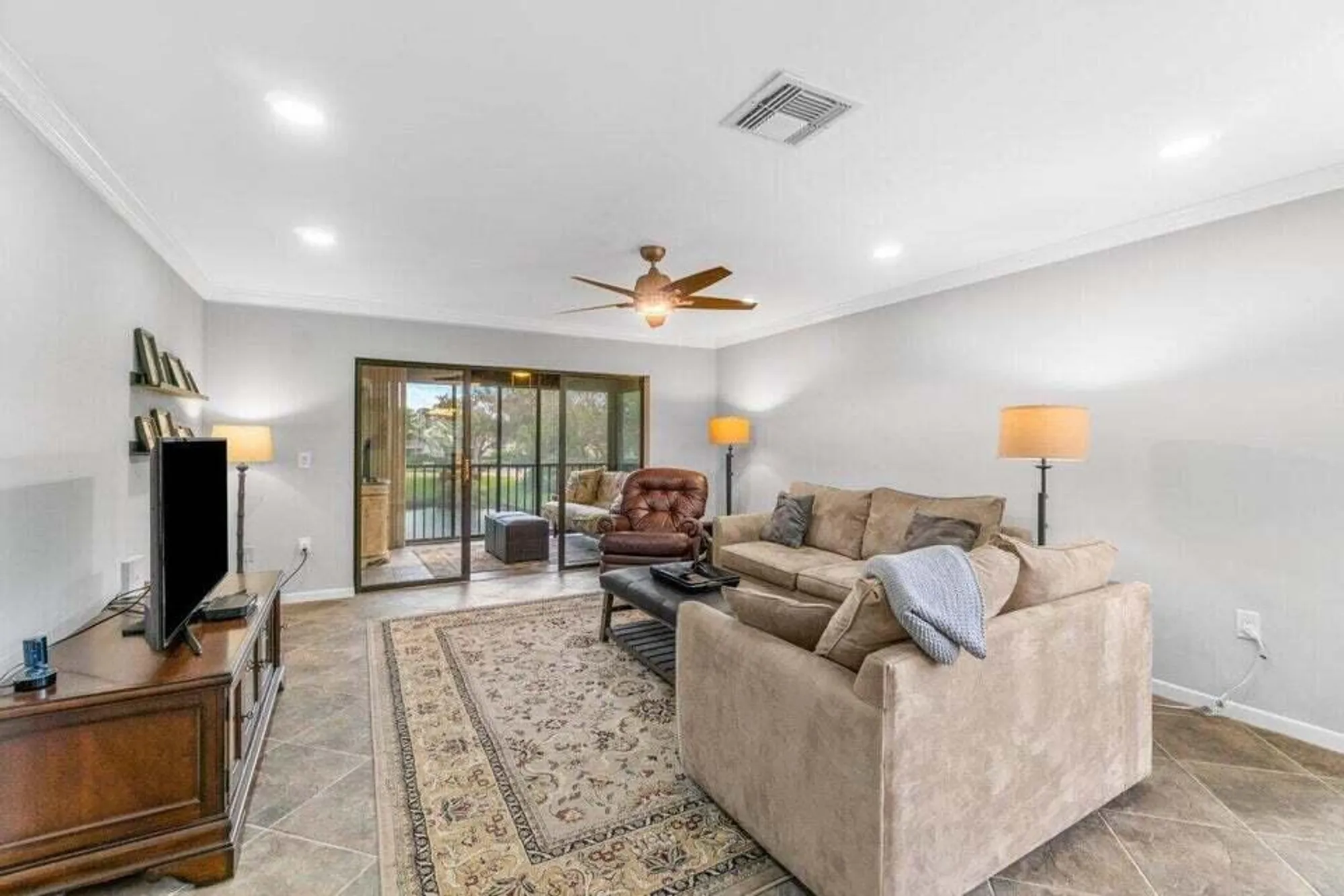 Property Slideshow image 12 of 43 | 25 stratford dr d, Boynton Beach, FL, 33436