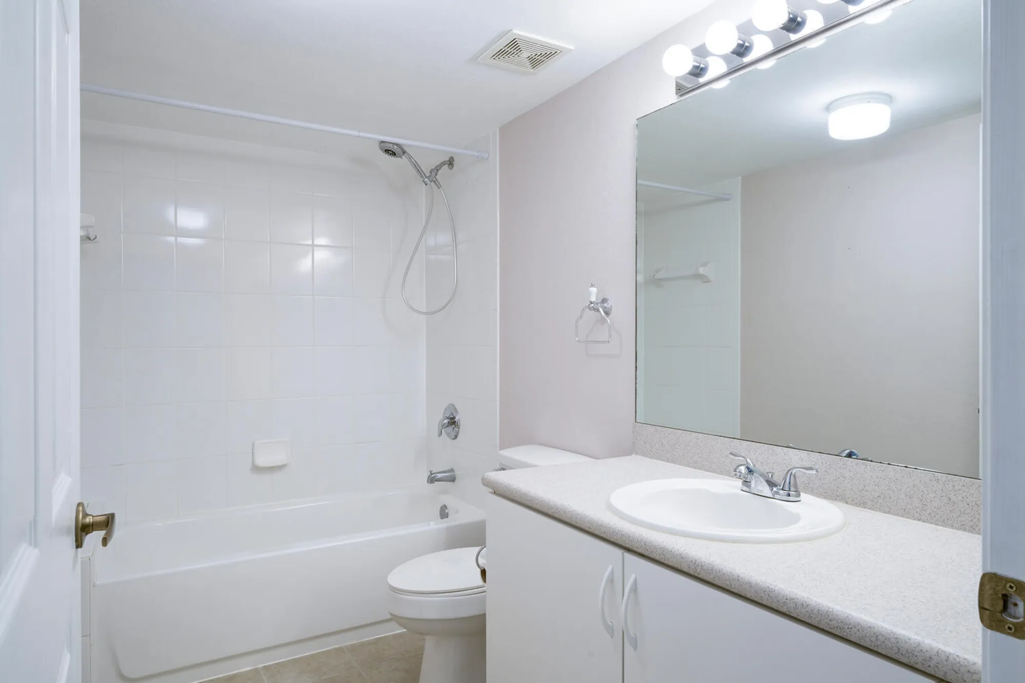 Property Slideshow image 9 of 19 | 3474 cypress trl f103, West Palm Beach, FL, 33417