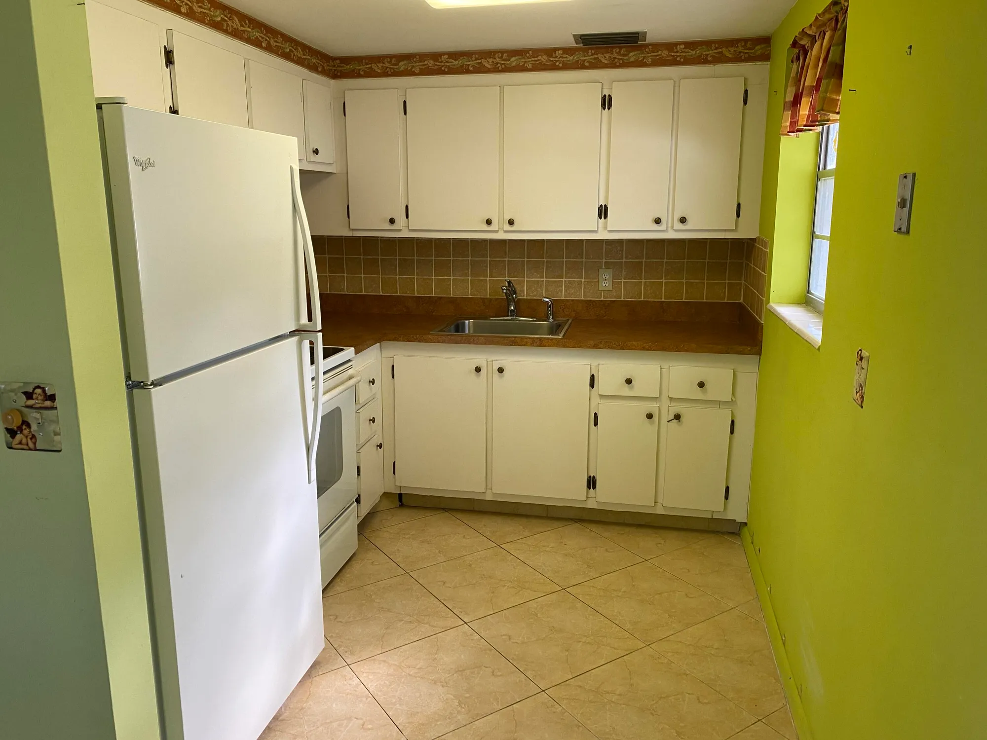 Property Slideshow image 9 of 40 | 95 cambridge e unit e, West Palm Beach, FL, 33417