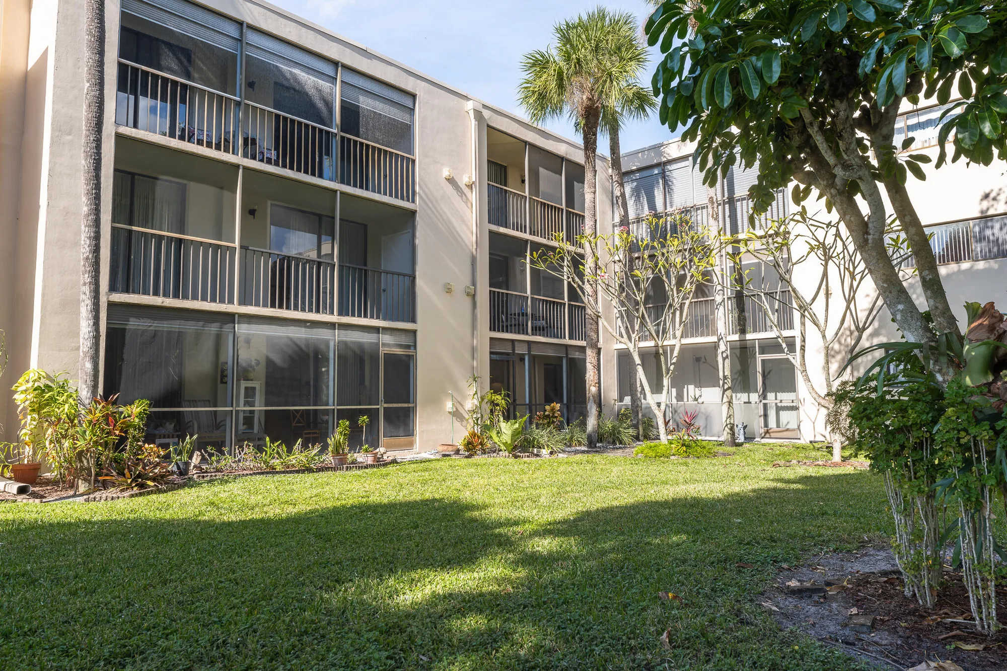 Property Slideshow image 31 of 37 | 5250 las verdes cir apt 116, Delray Beach, FL, 33484