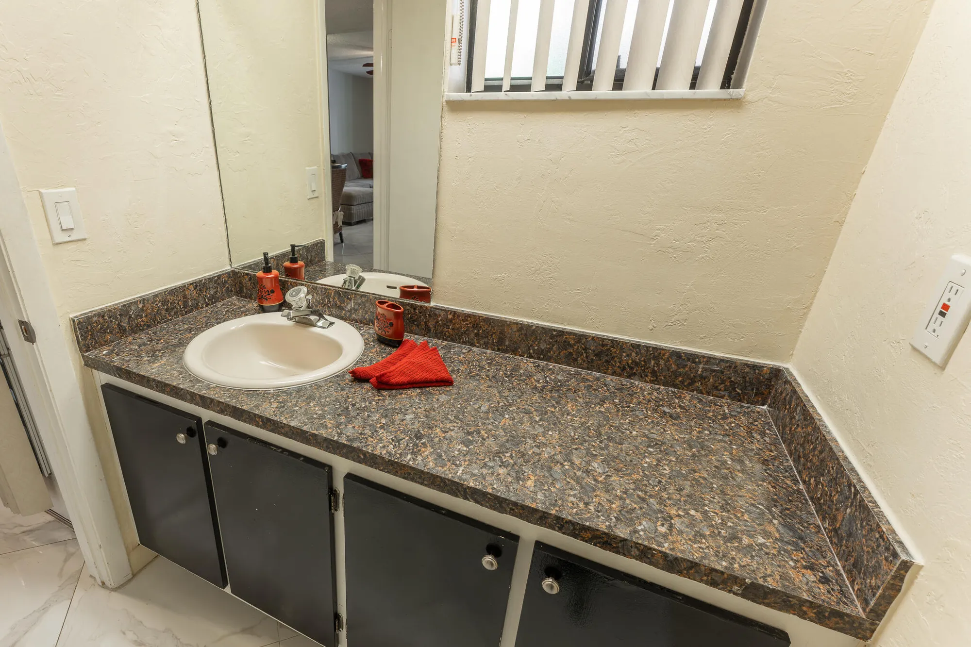 Property Slideshow image 15 of 37 | 5250 las verdes cir apt 116, Delray Beach, FL, 33484