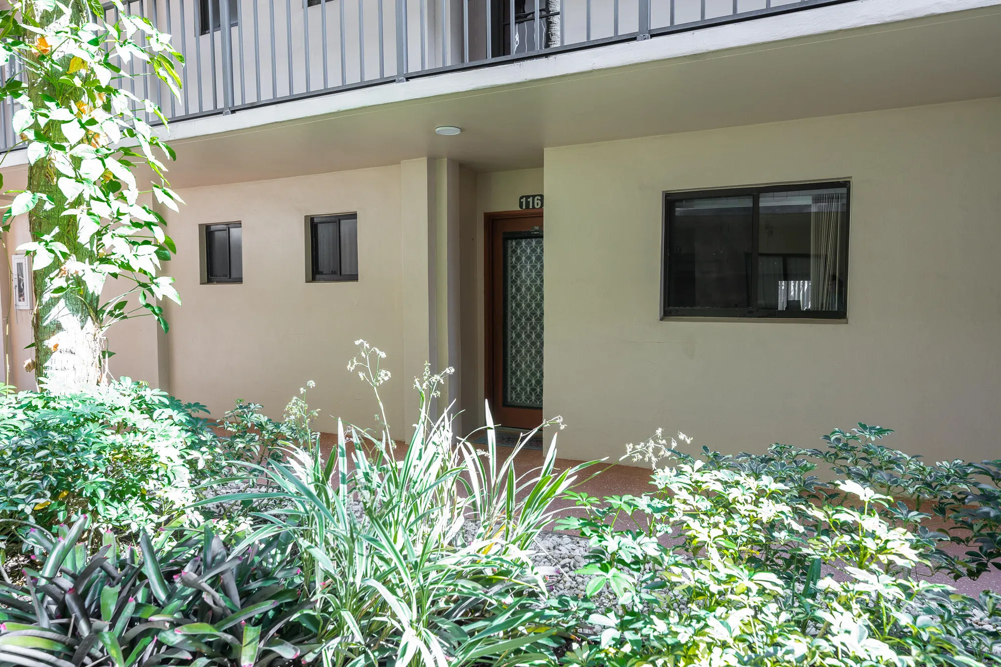 Property Slideshow image 4 of 37 | 5250 las verdes cir apt 116, Delray Beach, FL, 33484