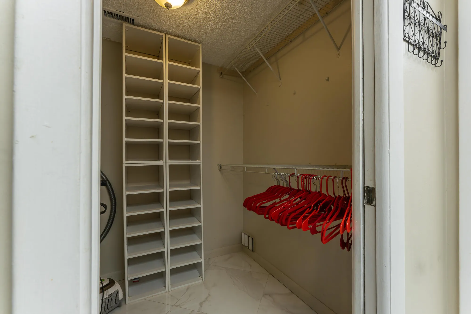 Property Slideshow image 21 of 37 | 5250 las verdes cir apt 116, Delray Beach, FL, 33484
